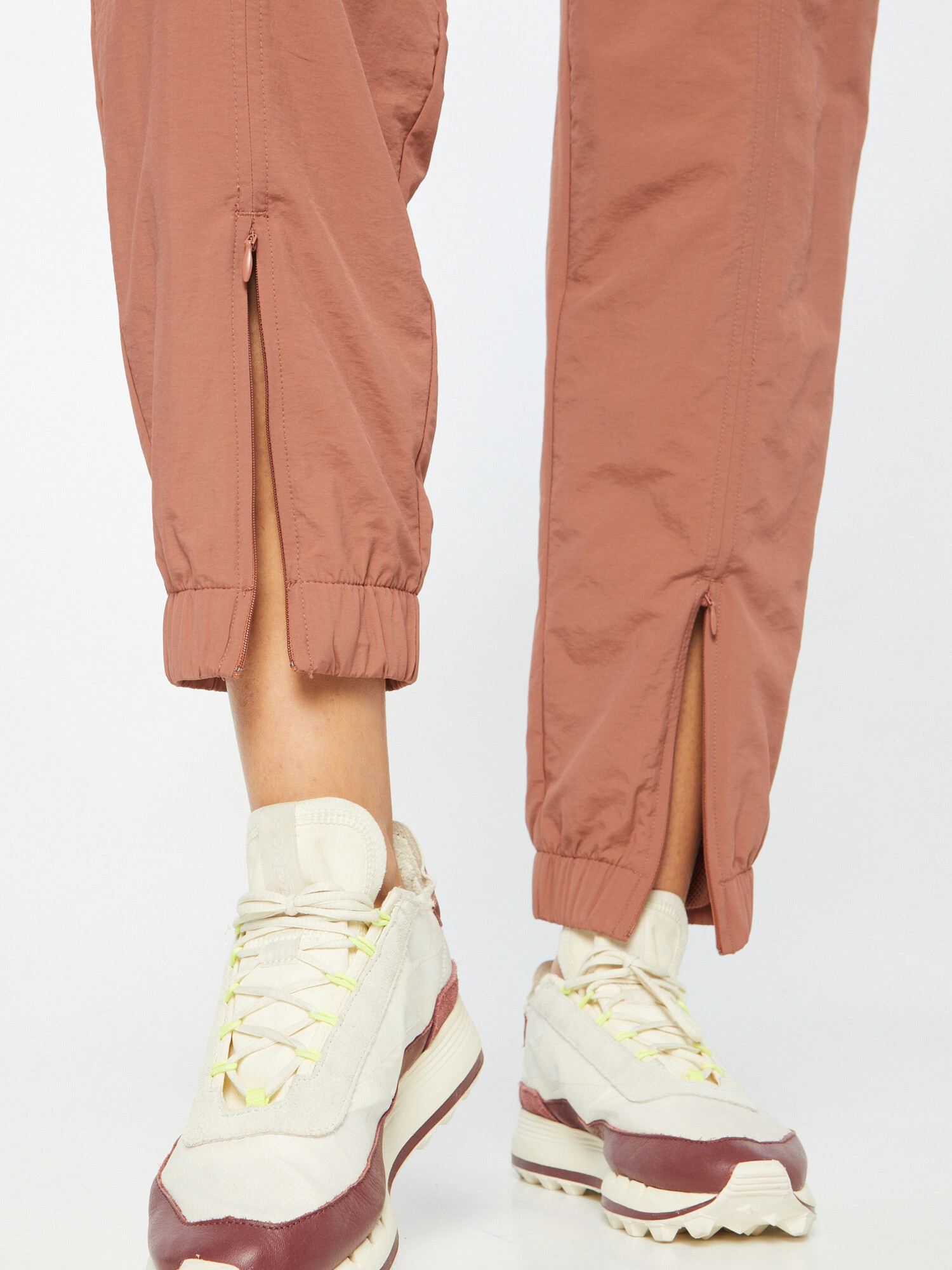 GAP Pantaloni bej deschis - Pled.ro