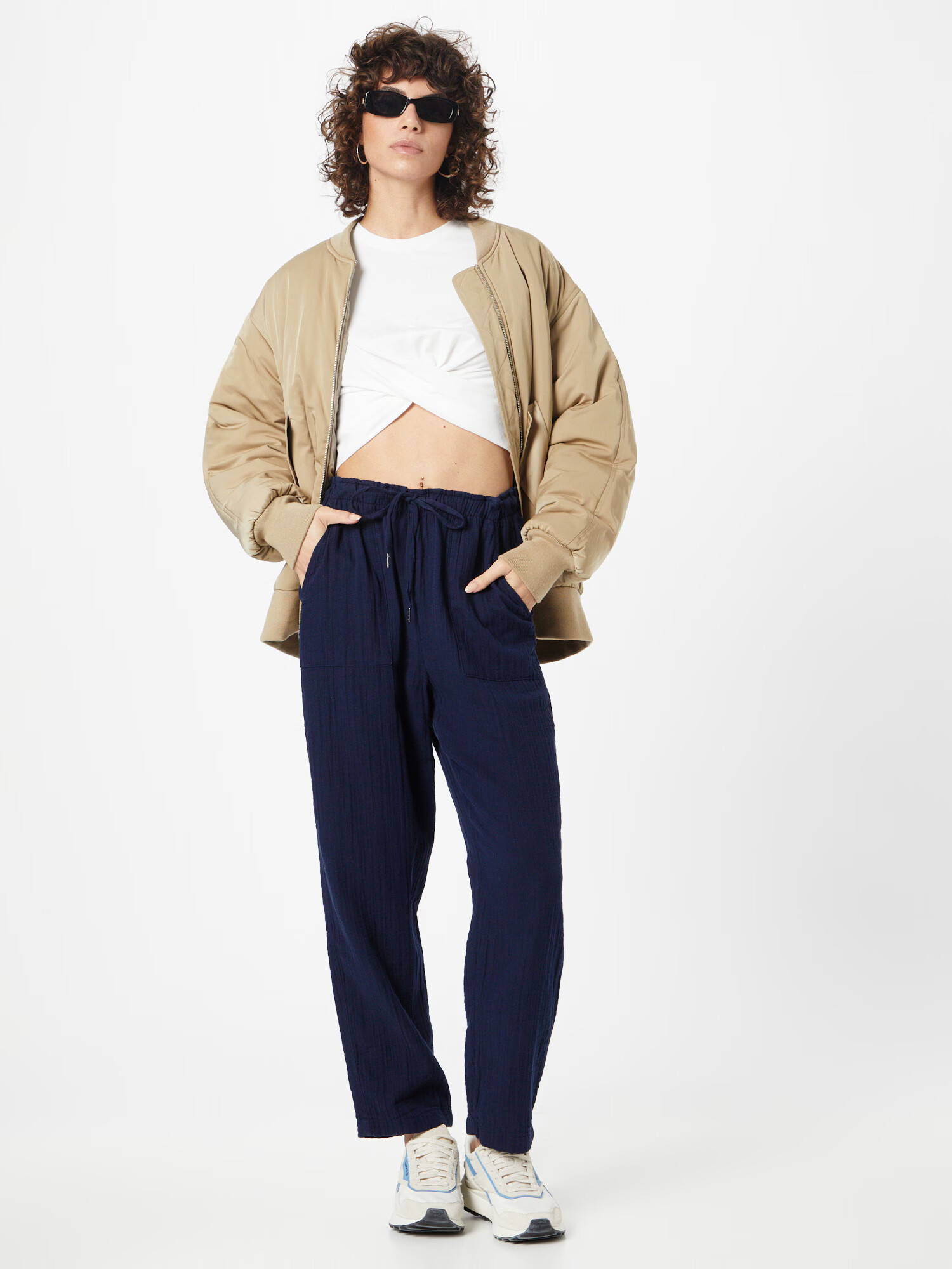 GAP Pantaloni bleumarin - Pled.ro