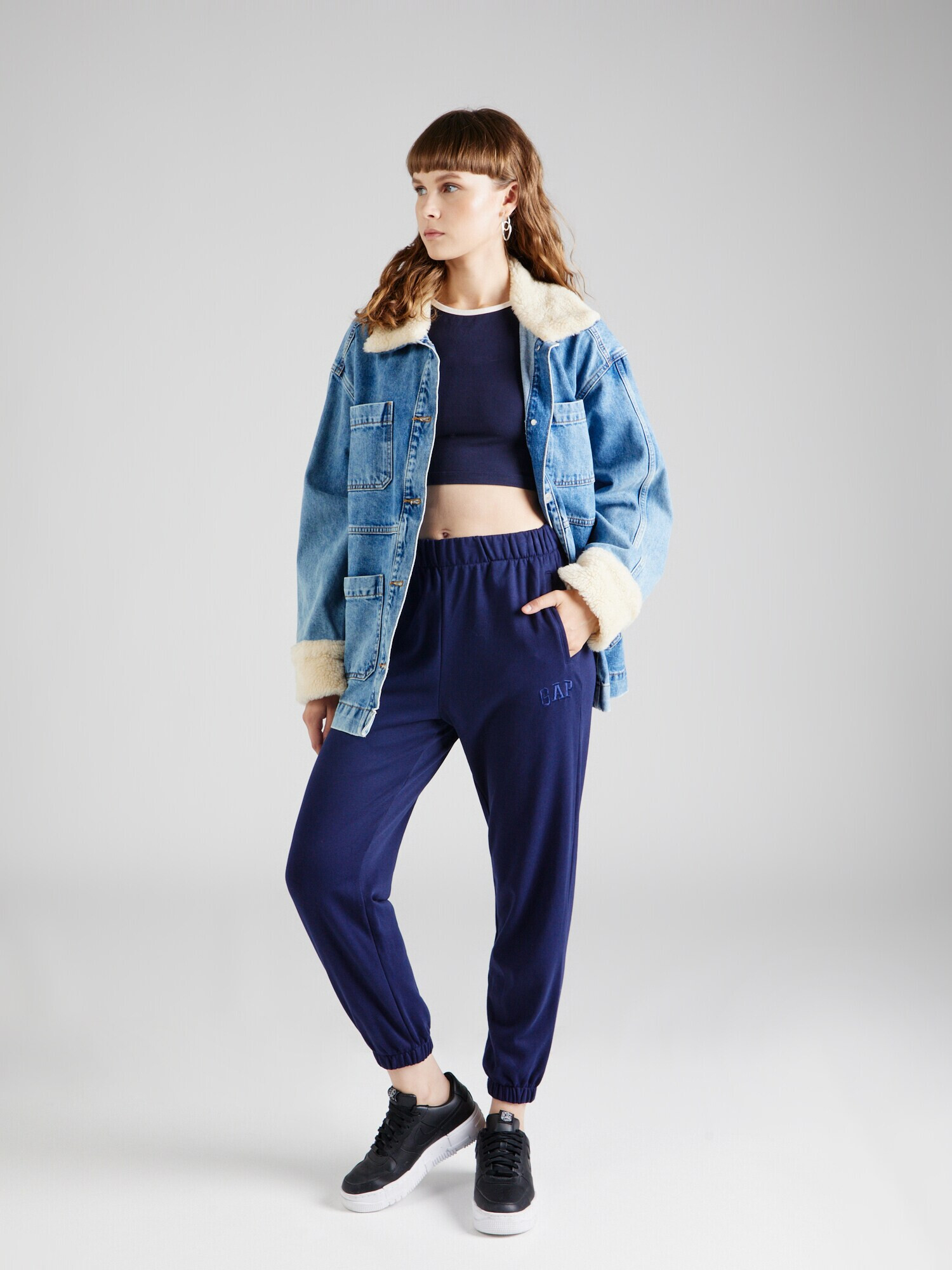 GAP Pantaloni bleumarin - Pled.ro