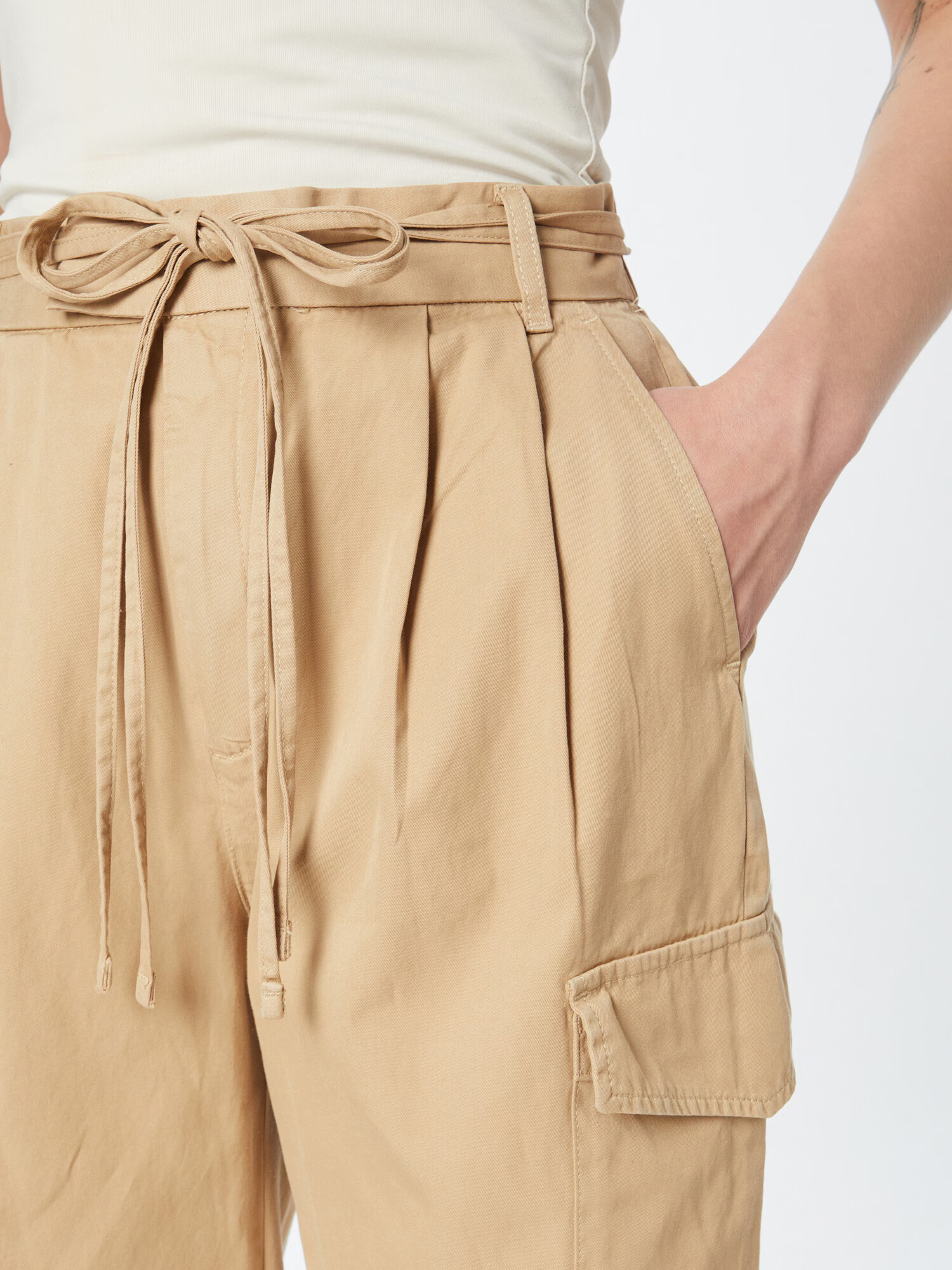 GAP Pantaloni cu buzunare bej - Pled.ro