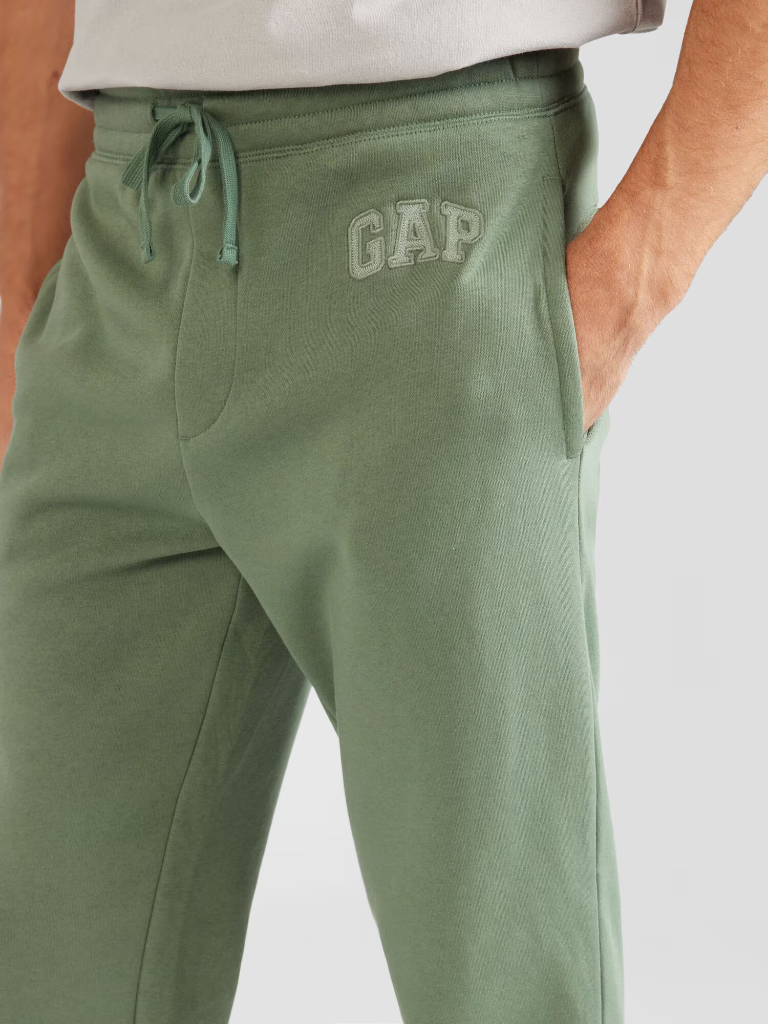 GAP Pantaloni 'HERITAGE' verde / alb - Pled.ro