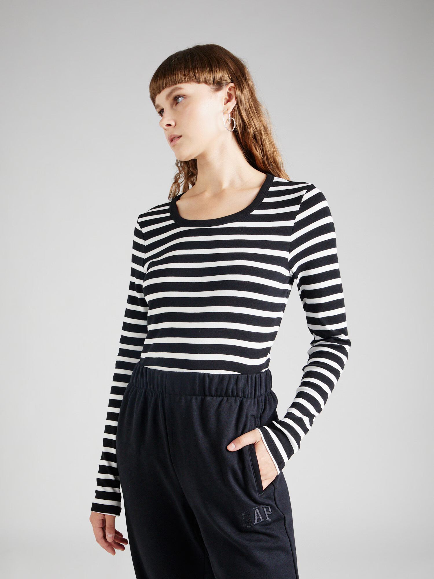 GAP Tricou negru / alb - Pled.ro