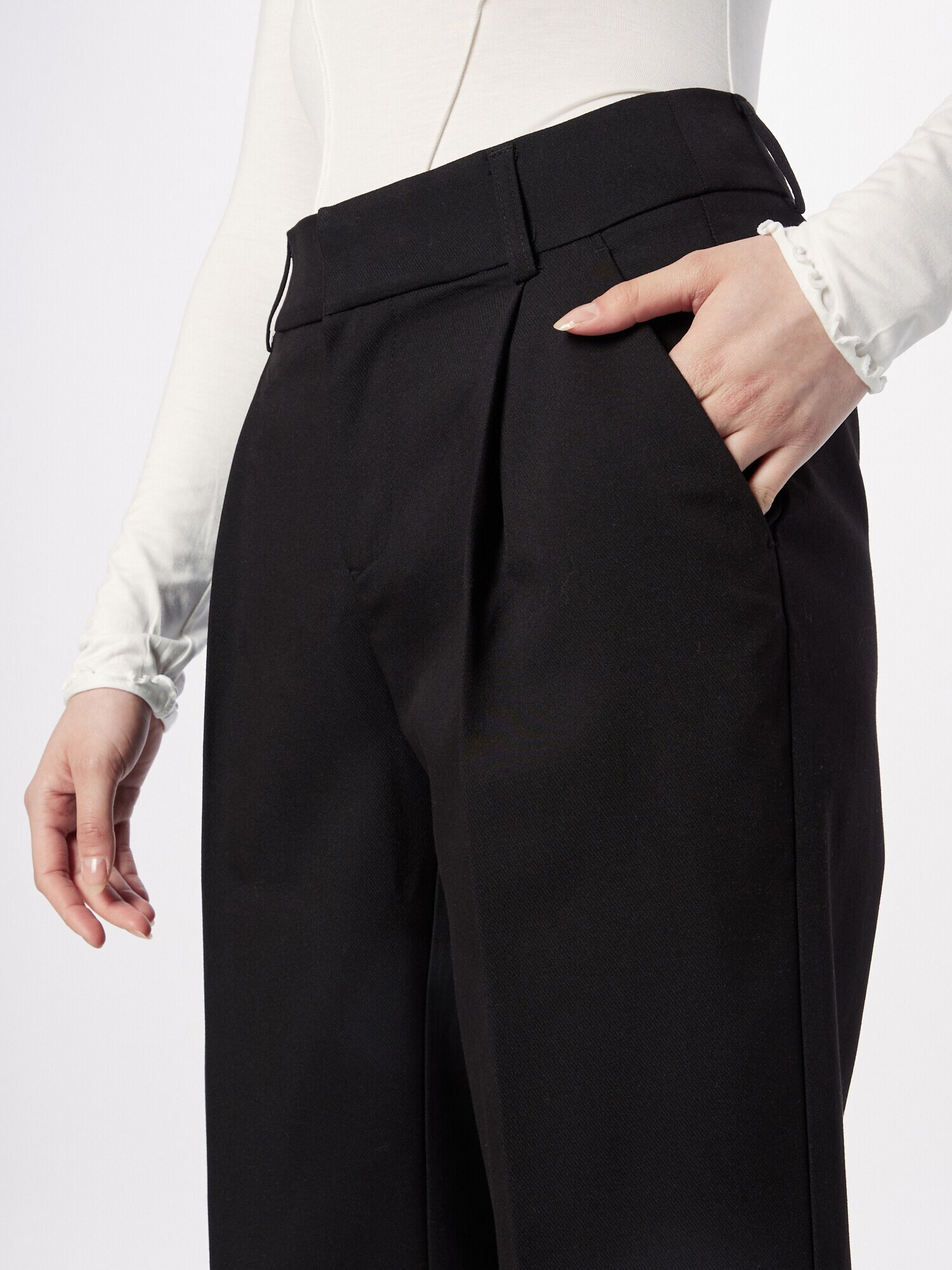 Gina Tricot Pantaloni cutați 'Tammie' negru - Pled.ro