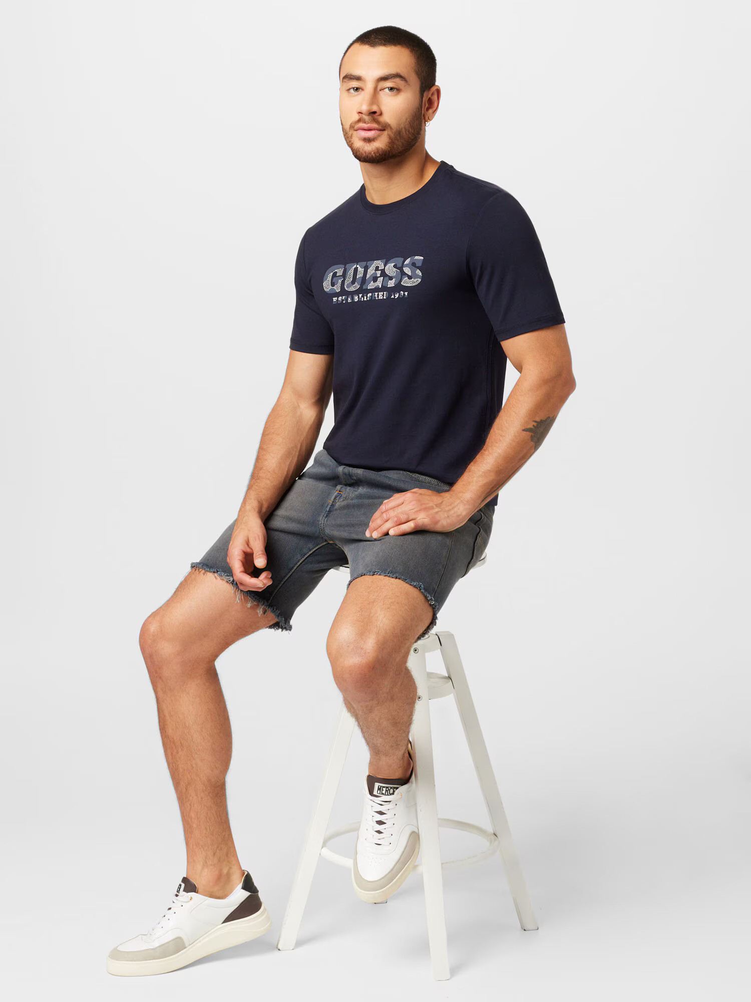 GUESS Tricou albastru fumuriu / albastru închis / alb - Pled.ro