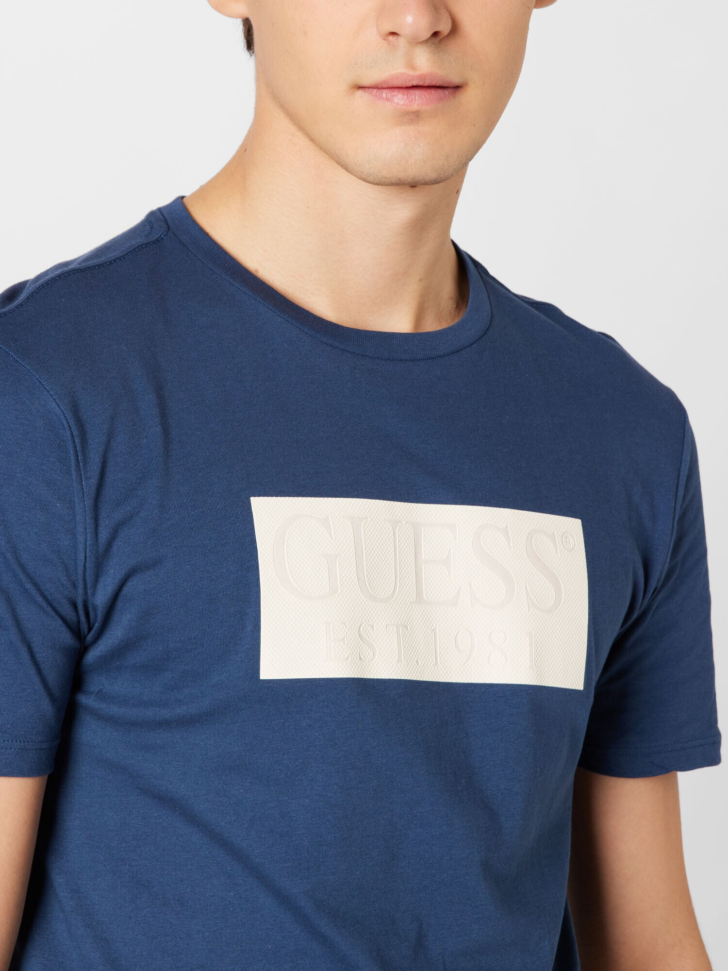 GUESS Tricou ecru / albastru gențiană / alb - Pled.ro