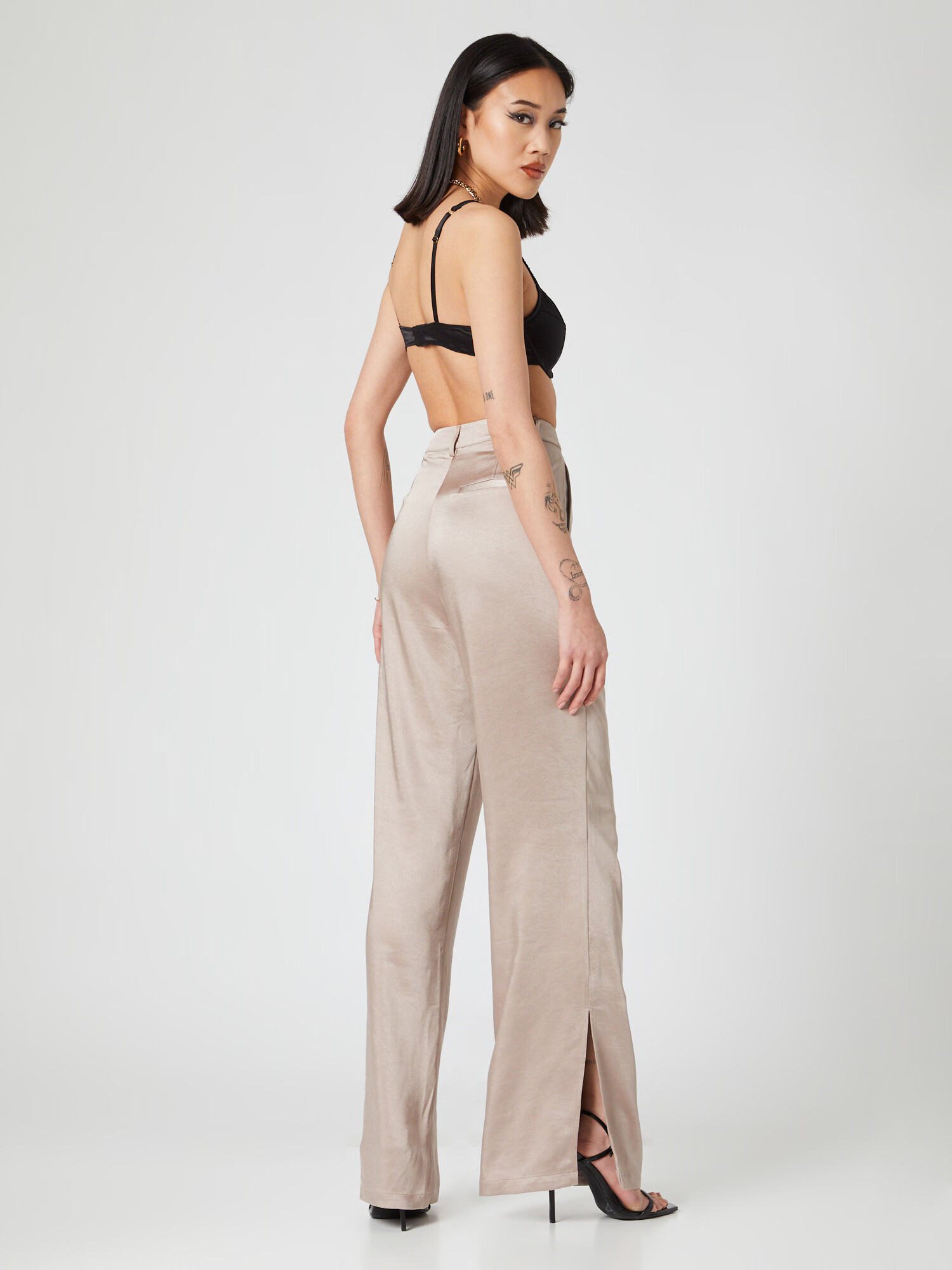 Hoermanseder x About You Pantaloni 'Felice' gri taupe - Pled.ro