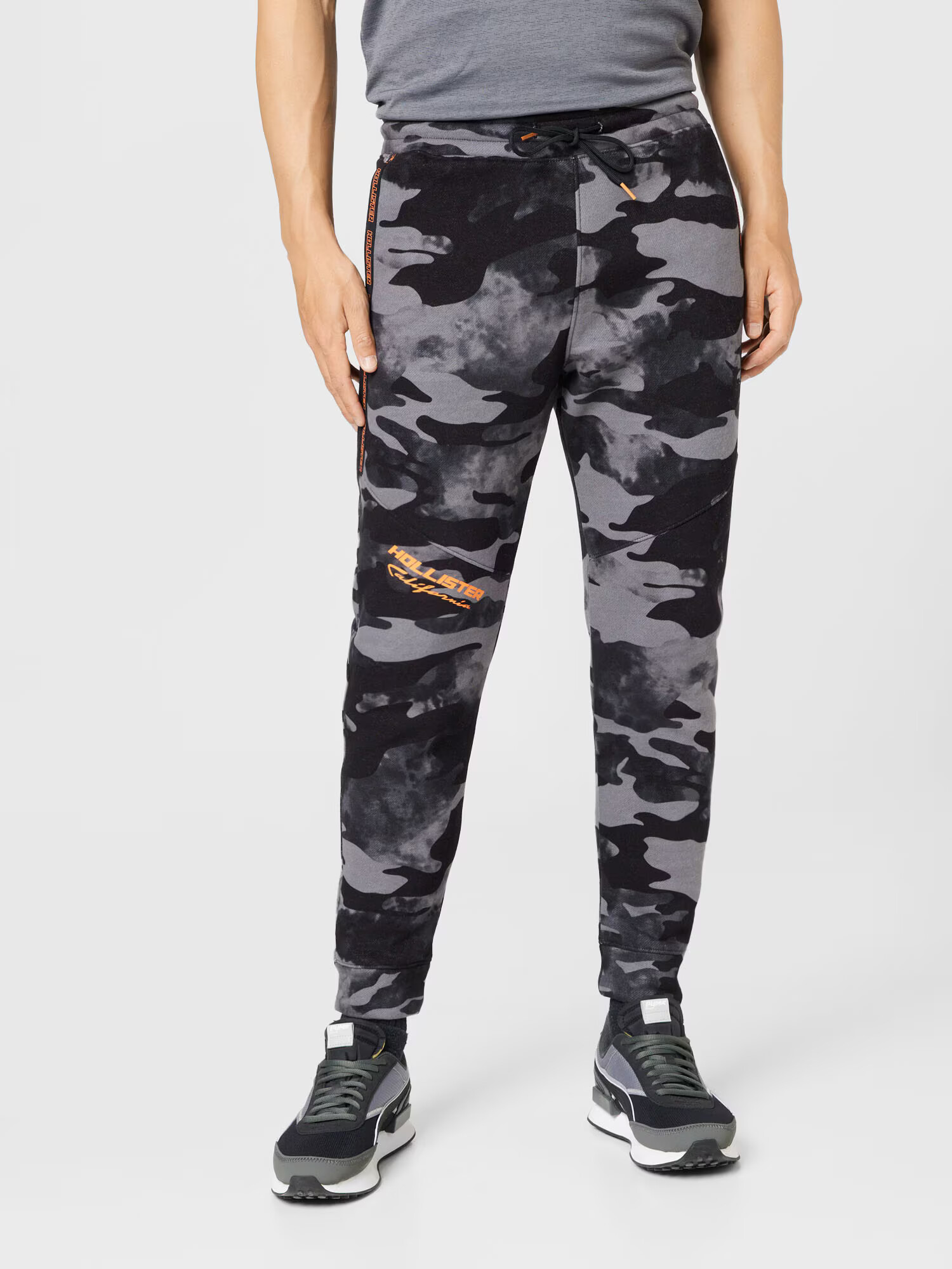 HOLLISTER Pantaloni 'ALL DAY GAME PLAY' gri / gri închis / negru - Pled.ro