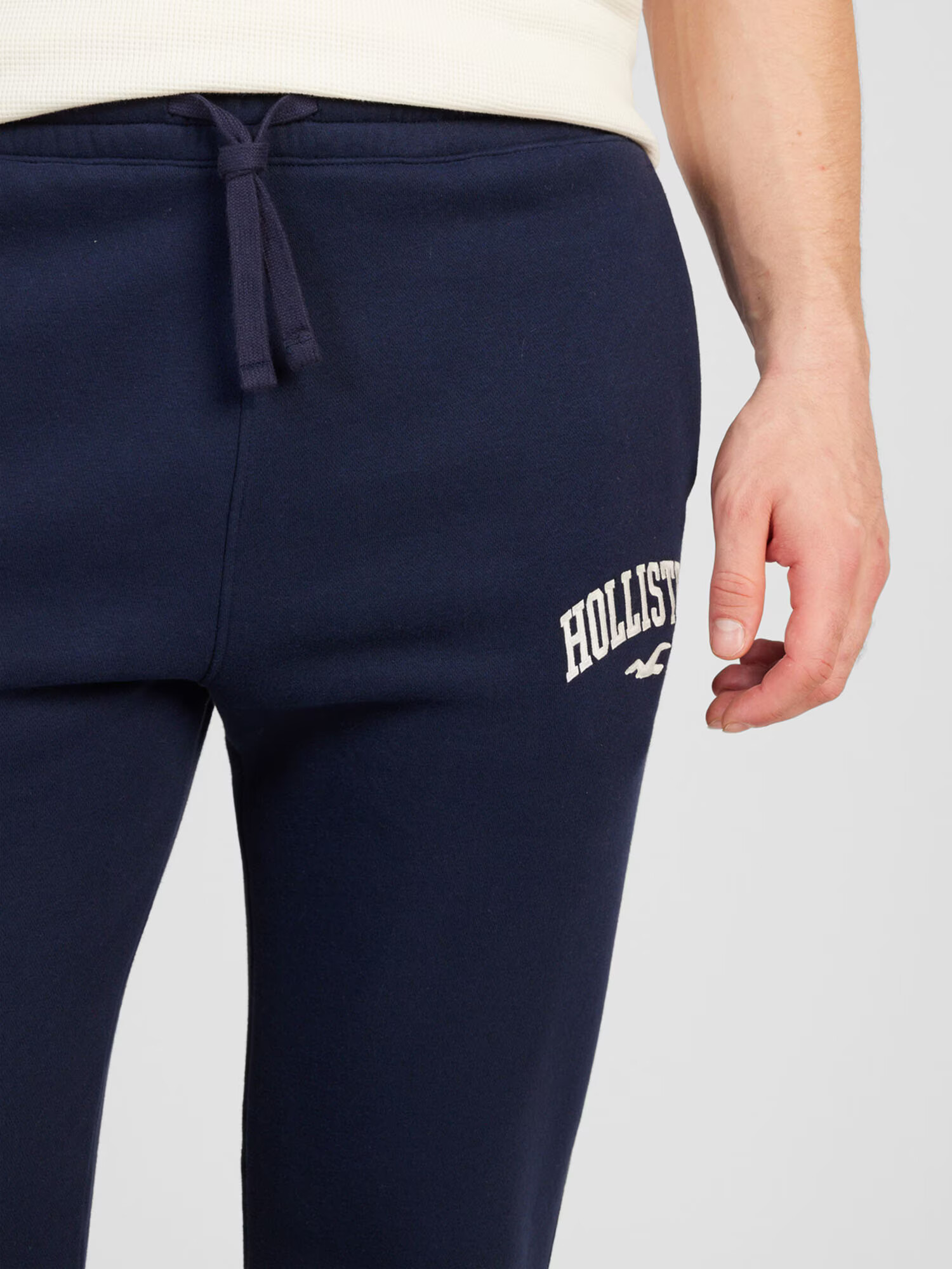 HOLLISTER Pantaloni bleumarin / alb - Pled.ro