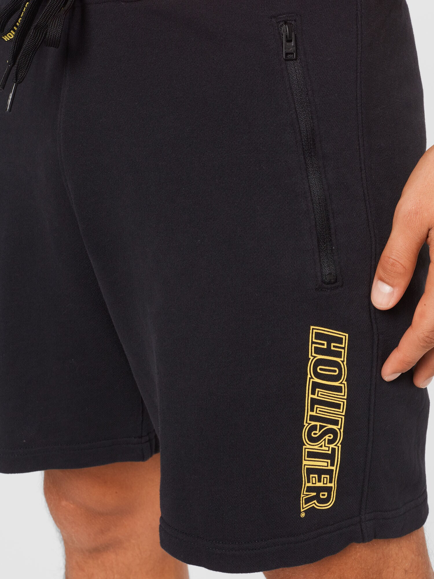 HOLLISTER Pantaloni 'BTS SPORT SHORT 4CC' negru - Pled.ro