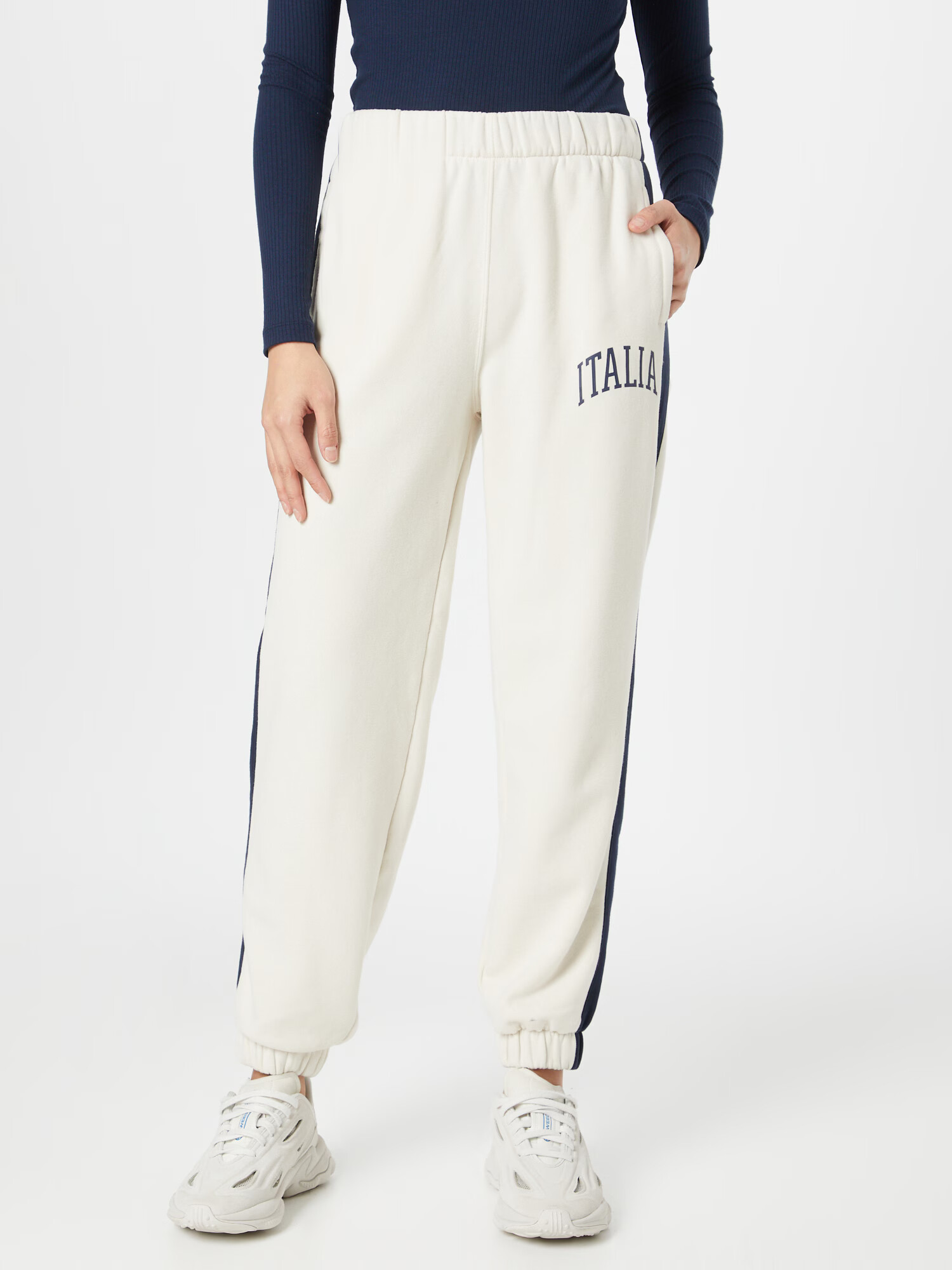 HOLLISTER Pantaloni 'DARK ACADEMIA' crem / bleumarin - Pled.ro