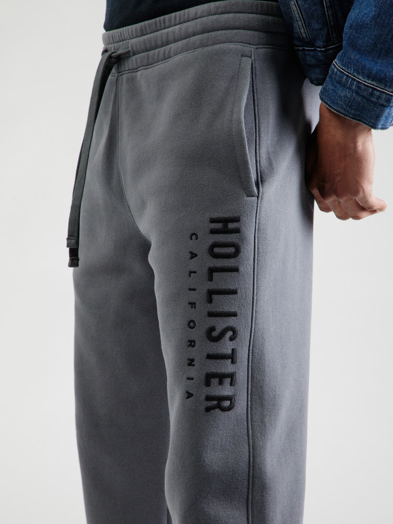 HOLLISTER Pantaloni gri / negru - Pled.ro