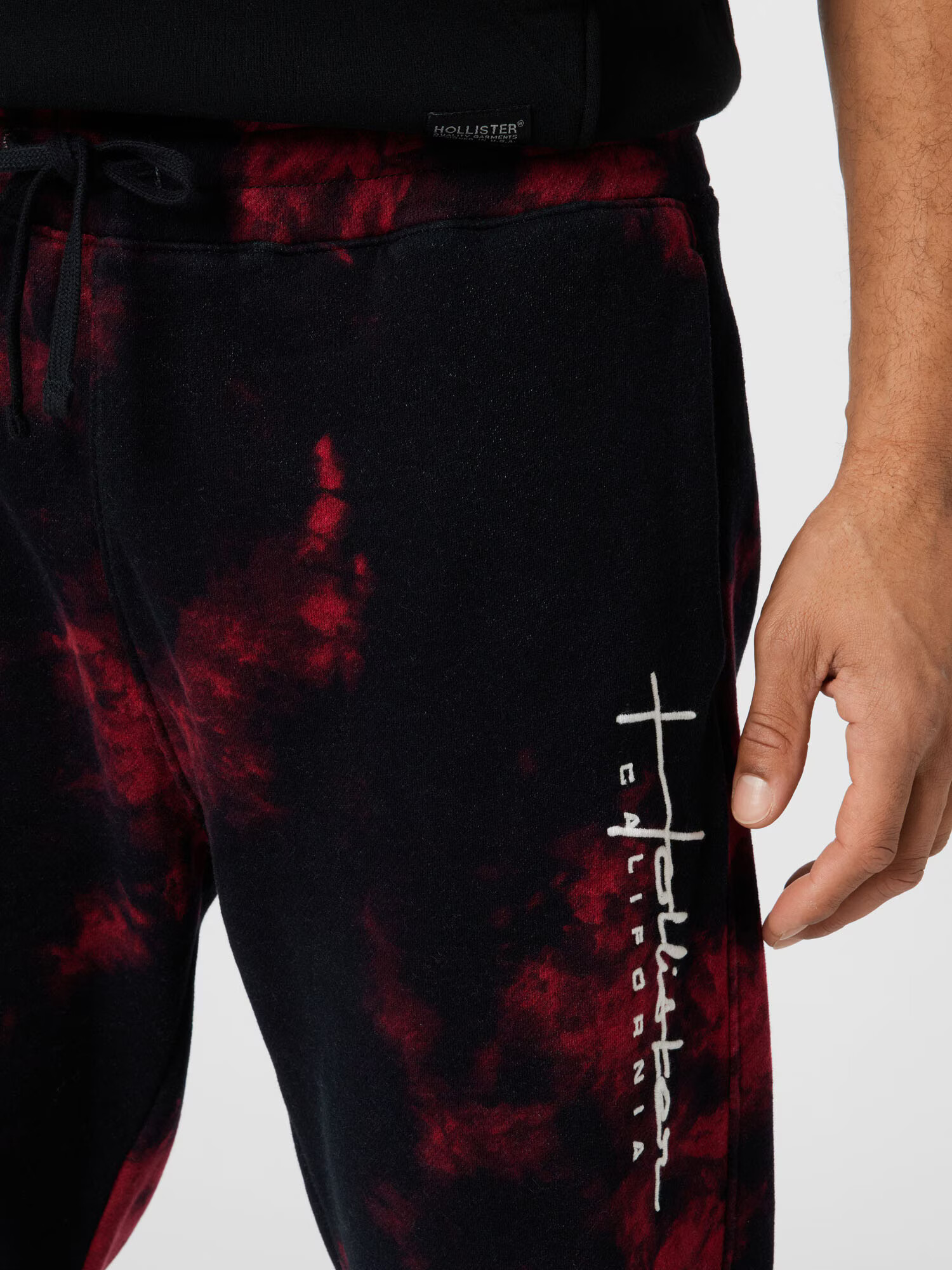 HOLLISTER Pantaloni roșu carmin / negru / alb - Pled.ro