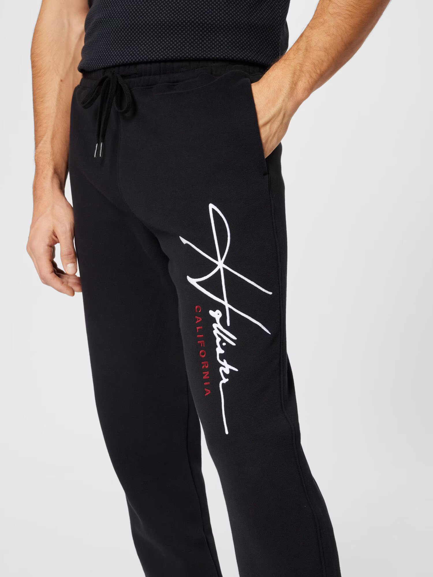 HOLLISTER Pantaloni roşu închis / negru / alb - Pled.ro