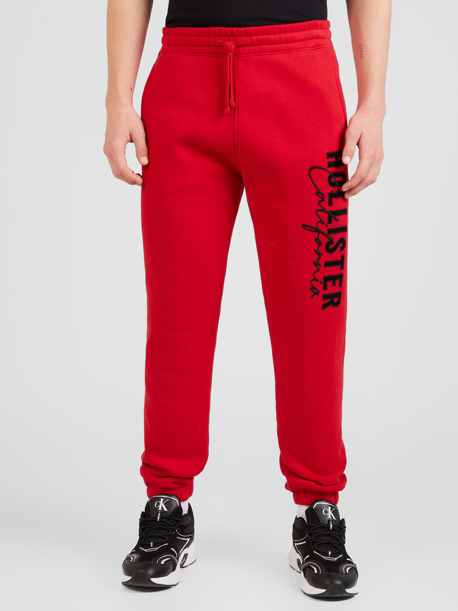 HOLLISTER Pantaloni roșu / negru - Pled.ro