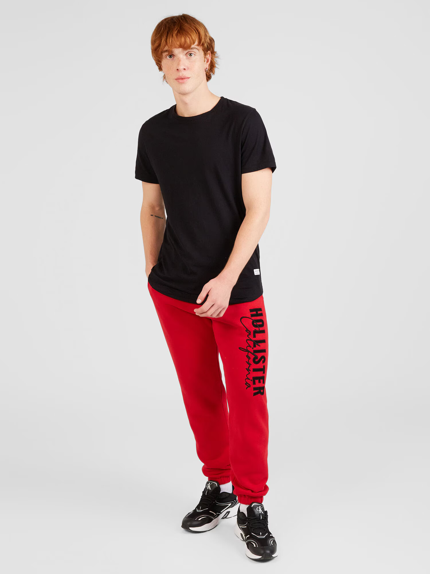 HOLLISTER Pantaloni roșu / negru - Pled.ro