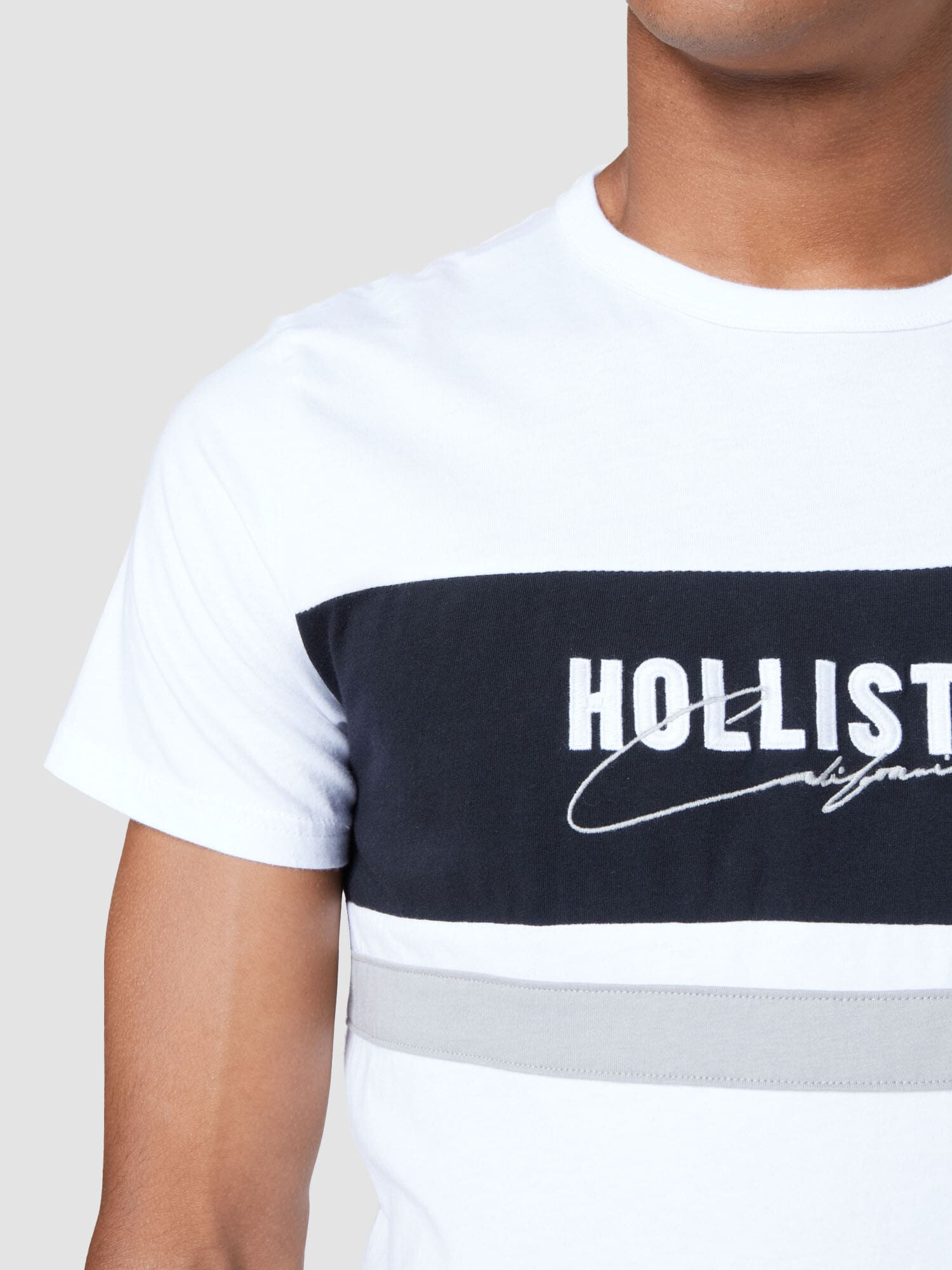 HOLLISTER Tricou gri / negru / alb - Pled.ro