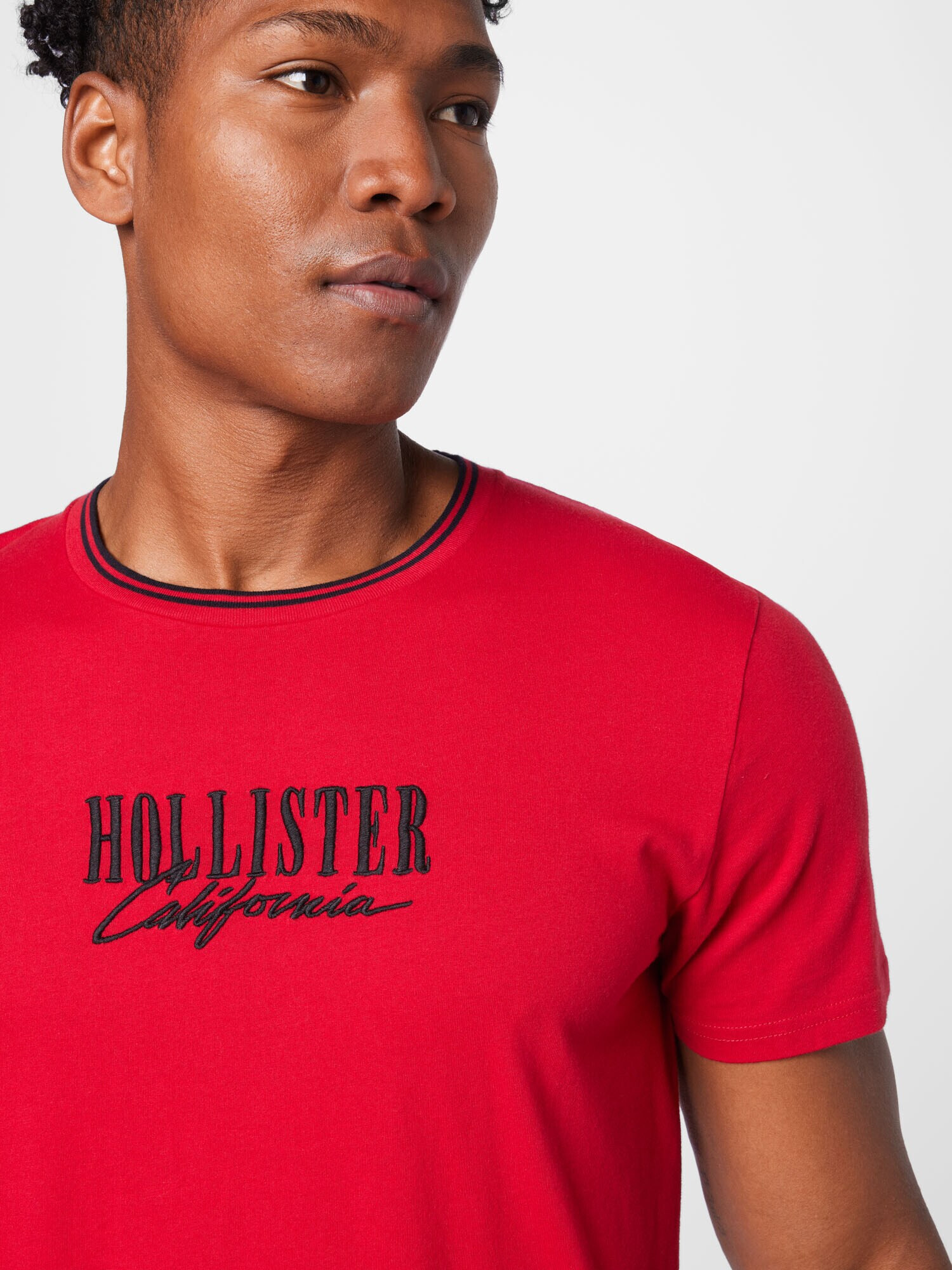 HOLLISTER Tricou 'VARSITY MAR' roșu cranberry / negru - Pled.ro