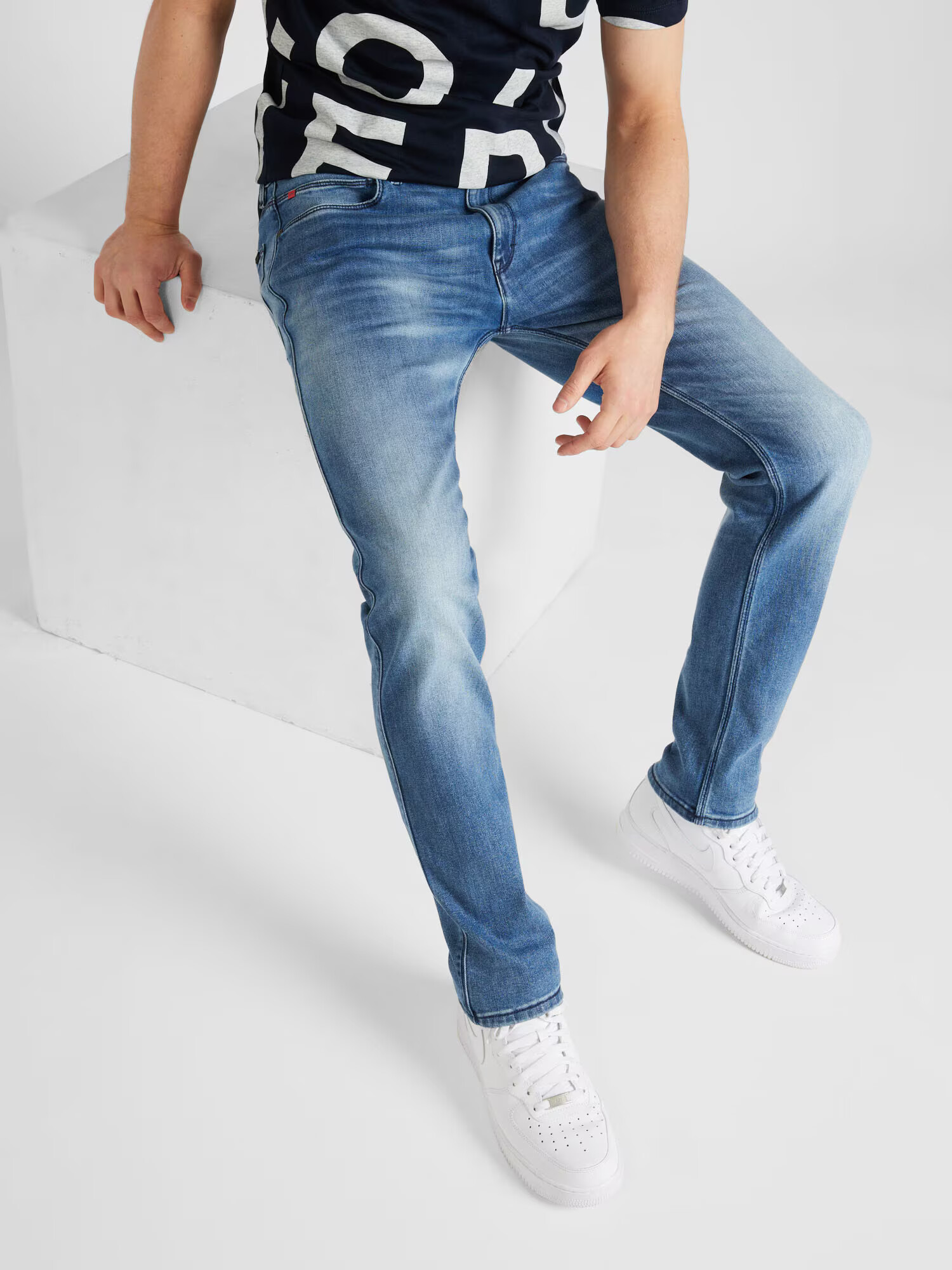 HUGO Red Jeans '708' albastru denim - Pled.ro