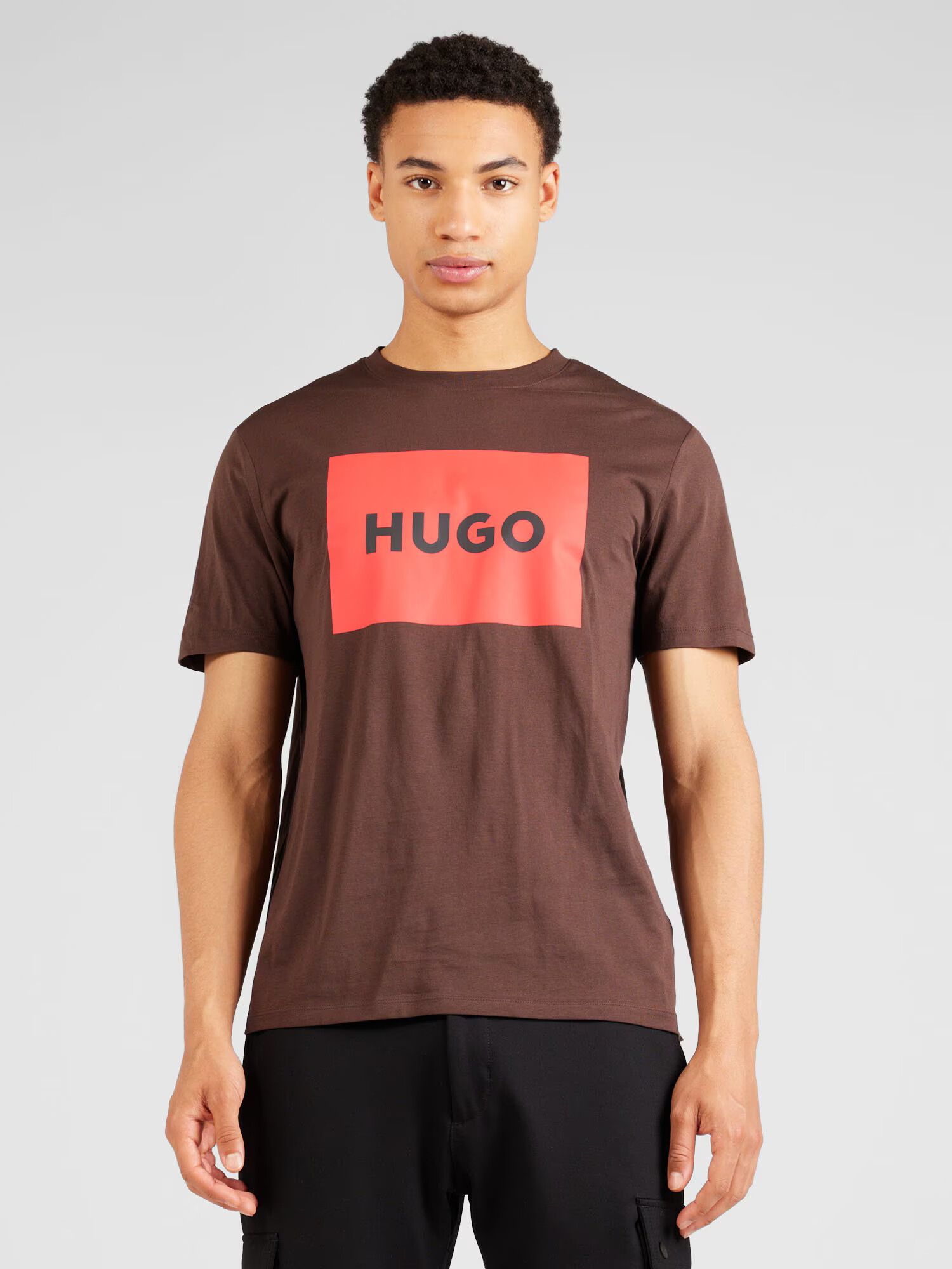 HUGO Red Tricou 'Dulive' maro închis / roșu pastel / negru - Pled.ro