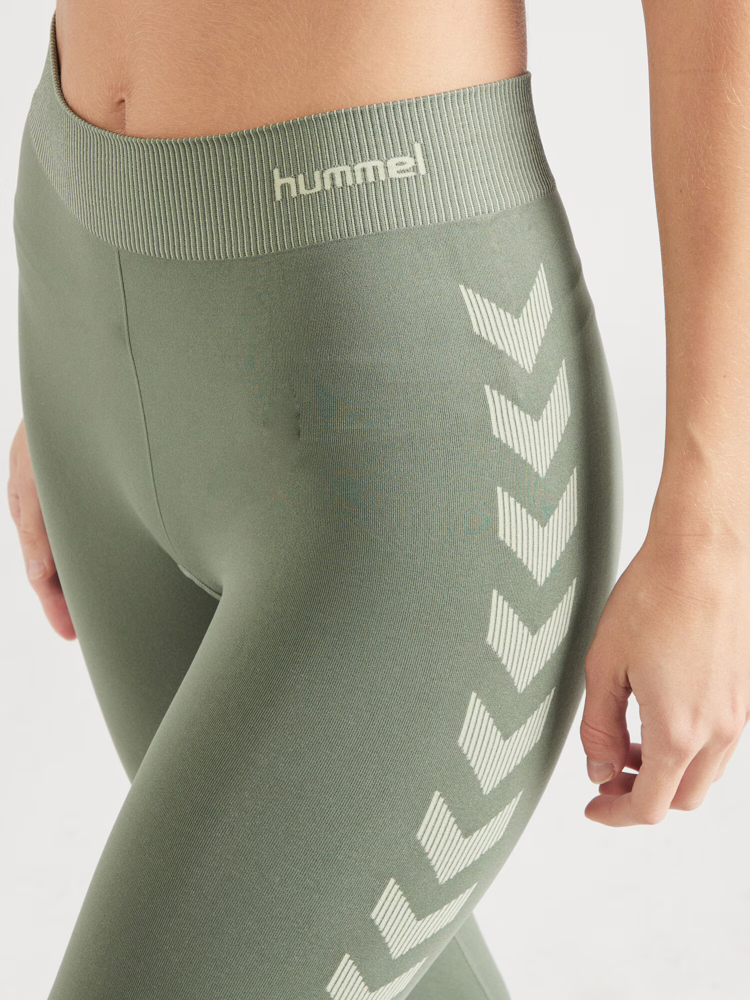 Hummel Pantaloni sport 'First' crem / oliv - Pled.ro