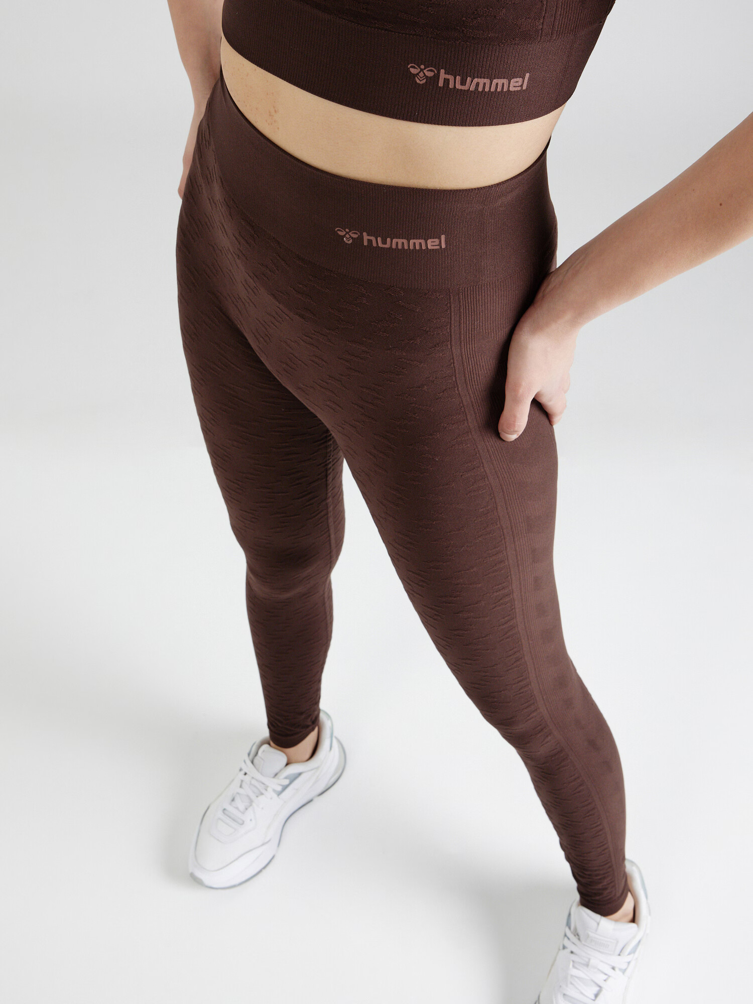 Hummel Pantaloni sport 'Focus' ciocolatiu - Pled.ro