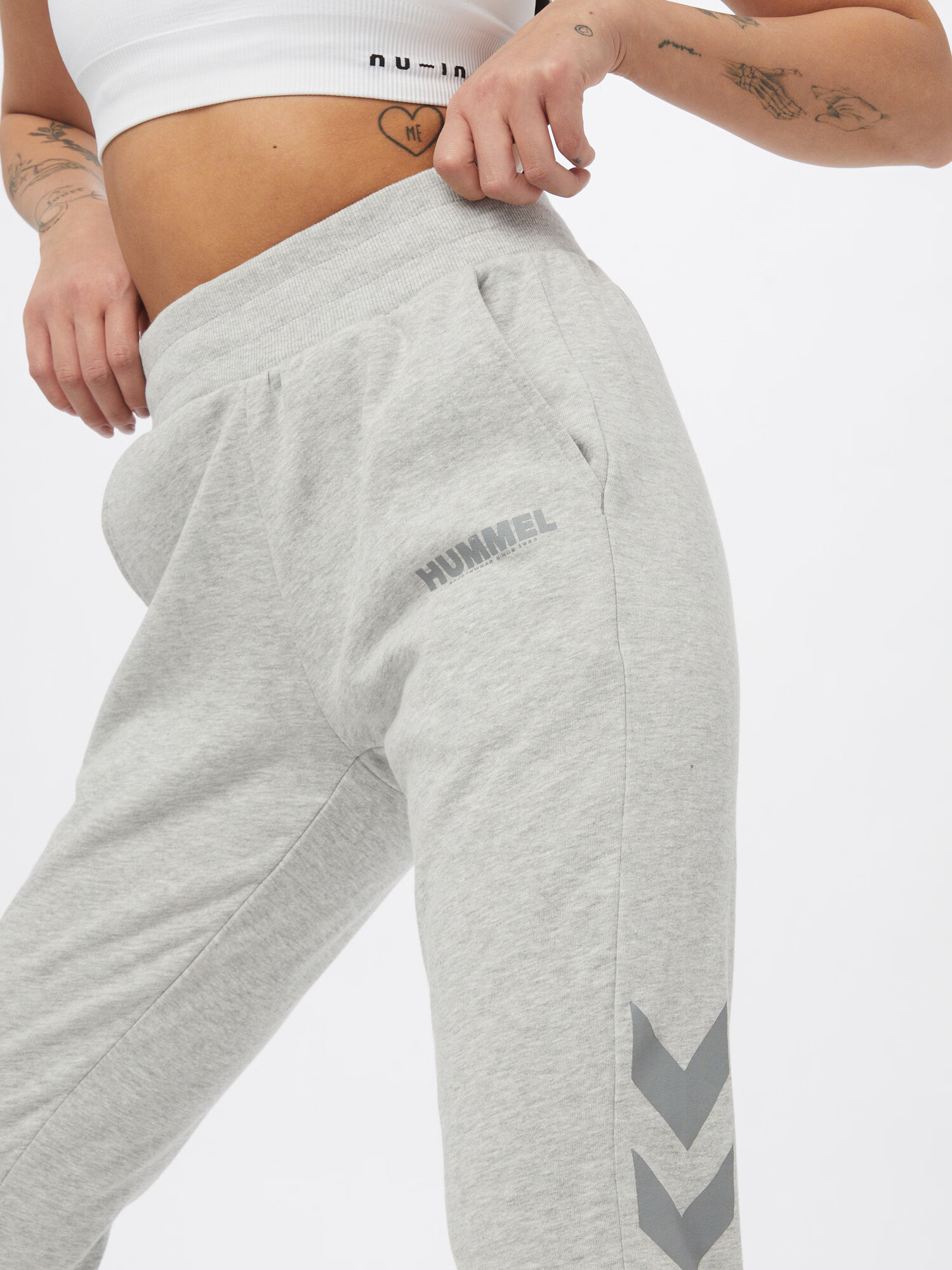 Hummel Pantaloni sport gri - Pled.ro