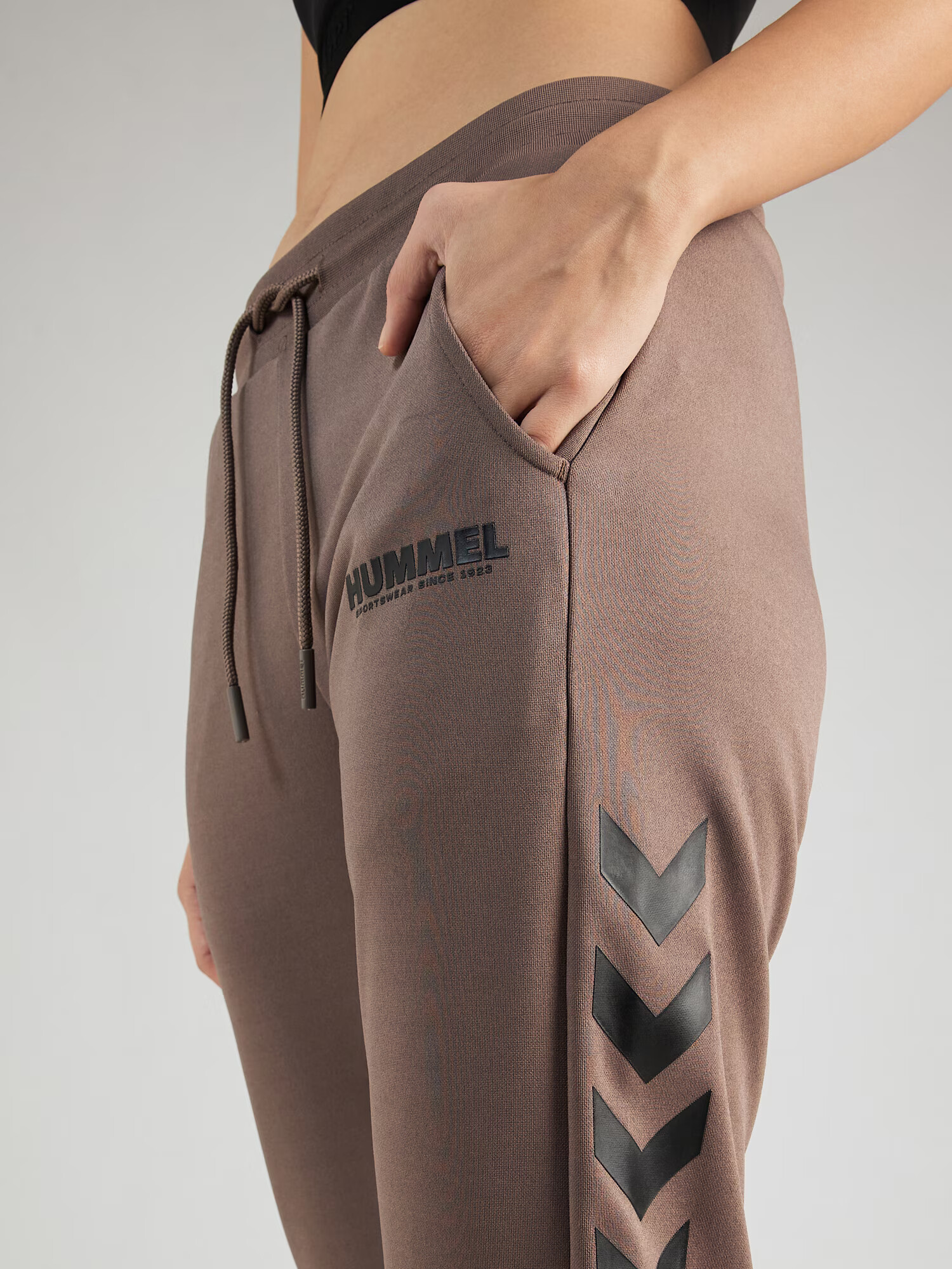 Hummel Pantaloni sport 'Legacy' pământiu / negru - Pled.ro