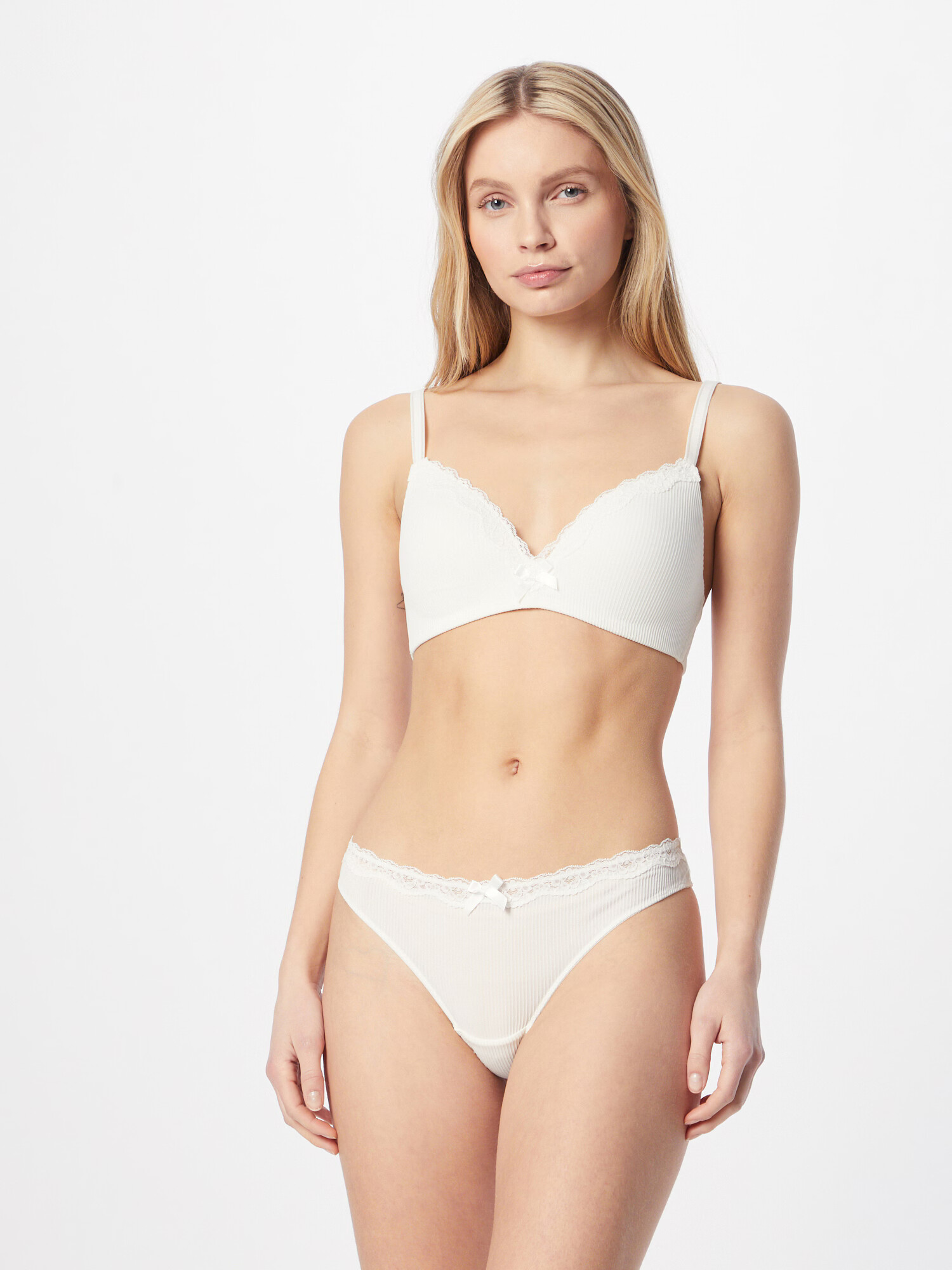 Hunkemöller Tanga 'Lola' alb - Pled.ro