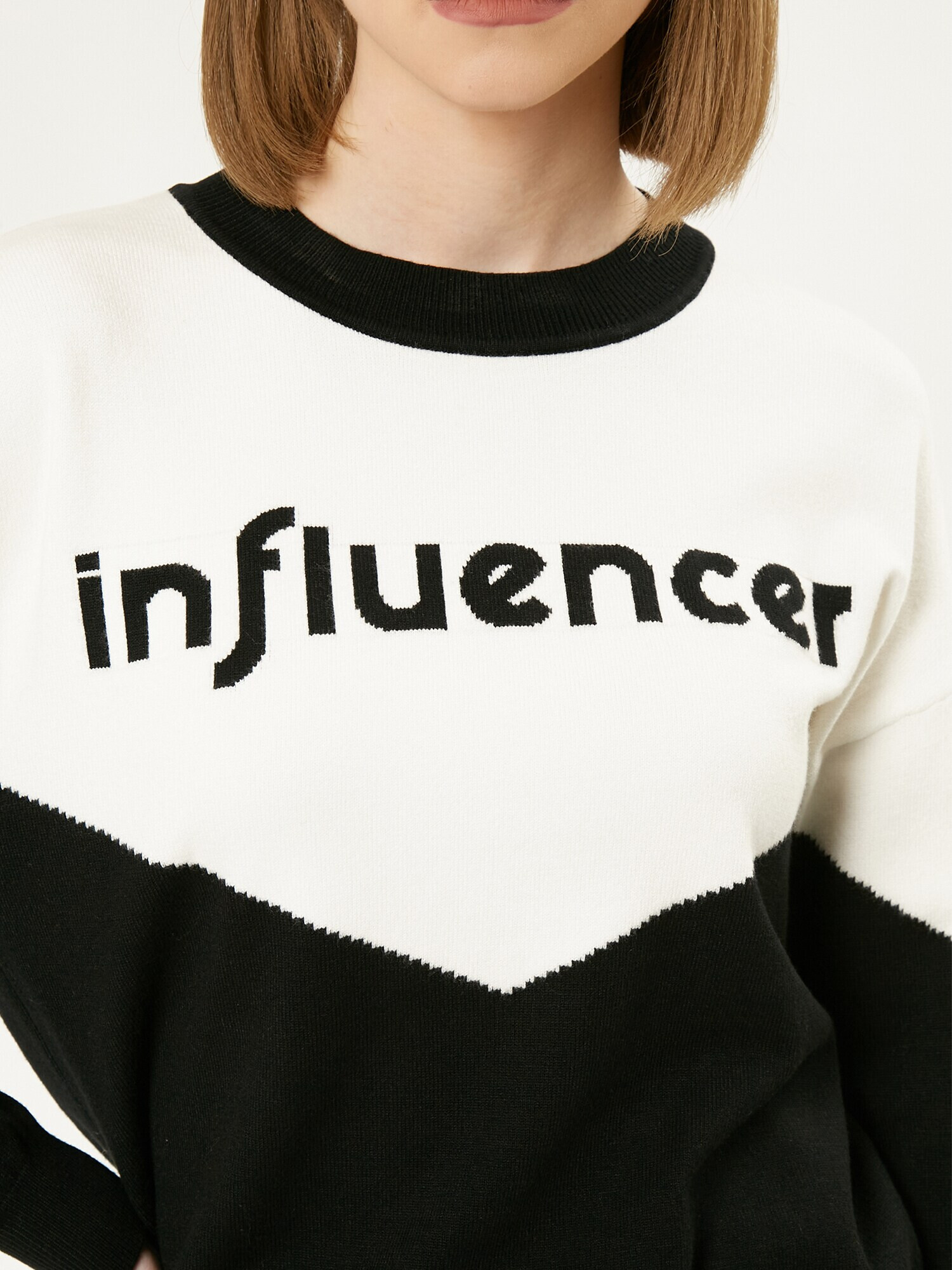 Influencer Pulover negru / alb - Pled.ro