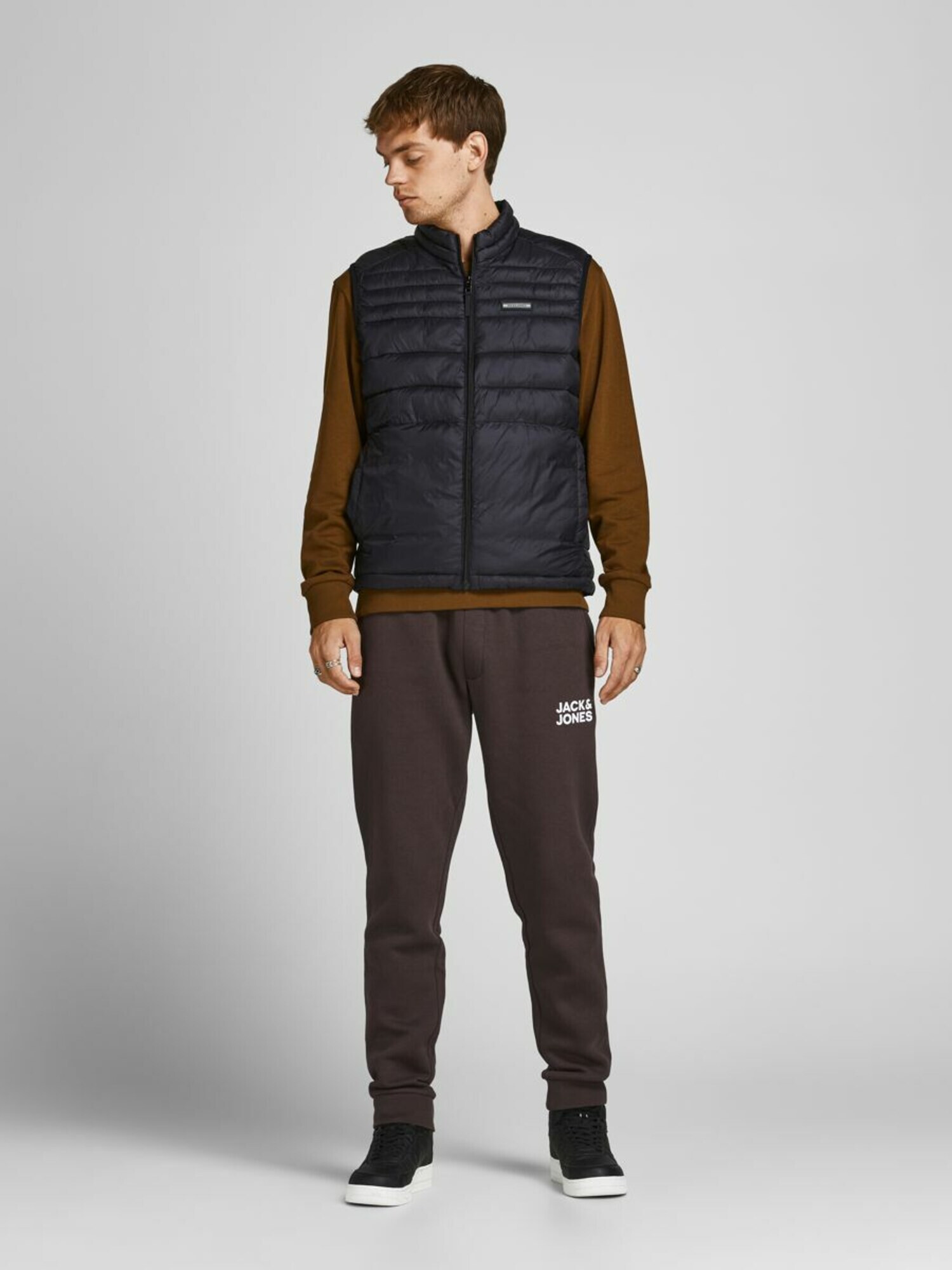 JACK & JONES Pantaloni maro / alb - Pled.ro