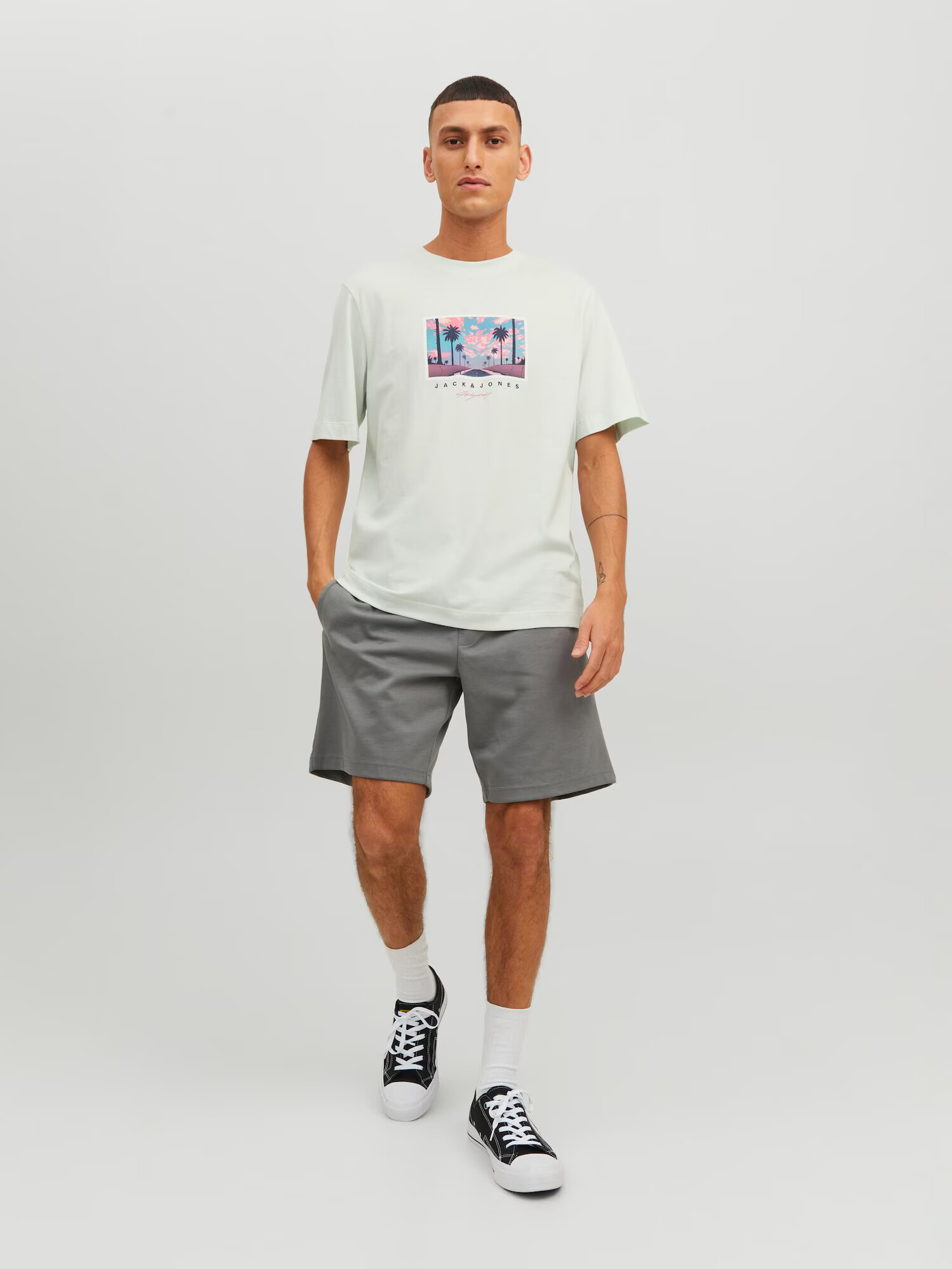 JACK & JONES Tricou 'TULUM LANDSCAPE' albastru pastel / mov închis / roz deschis / negru - Pled.ro