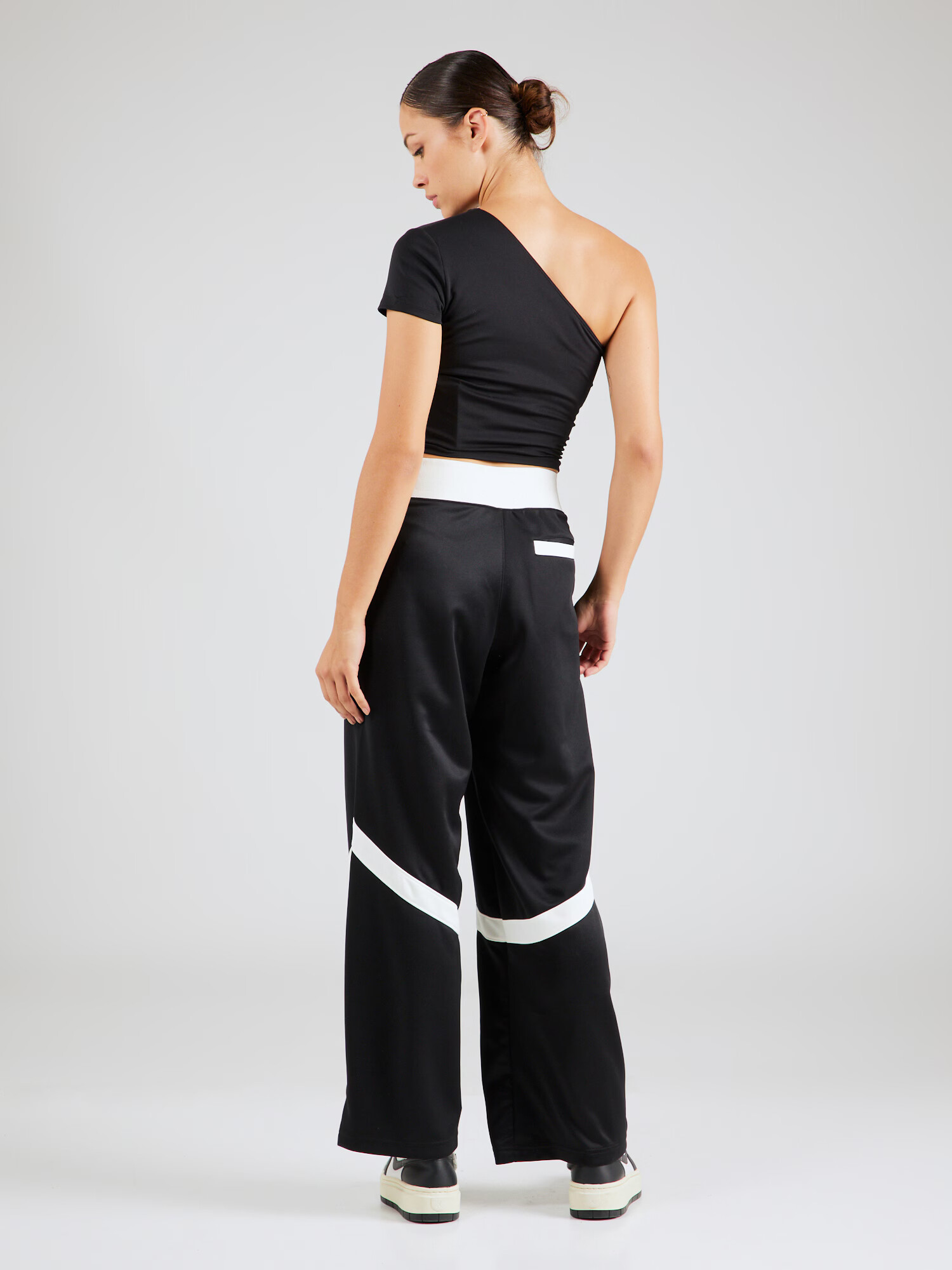 Jordan Pantaloni negru / alb - Pled.ro