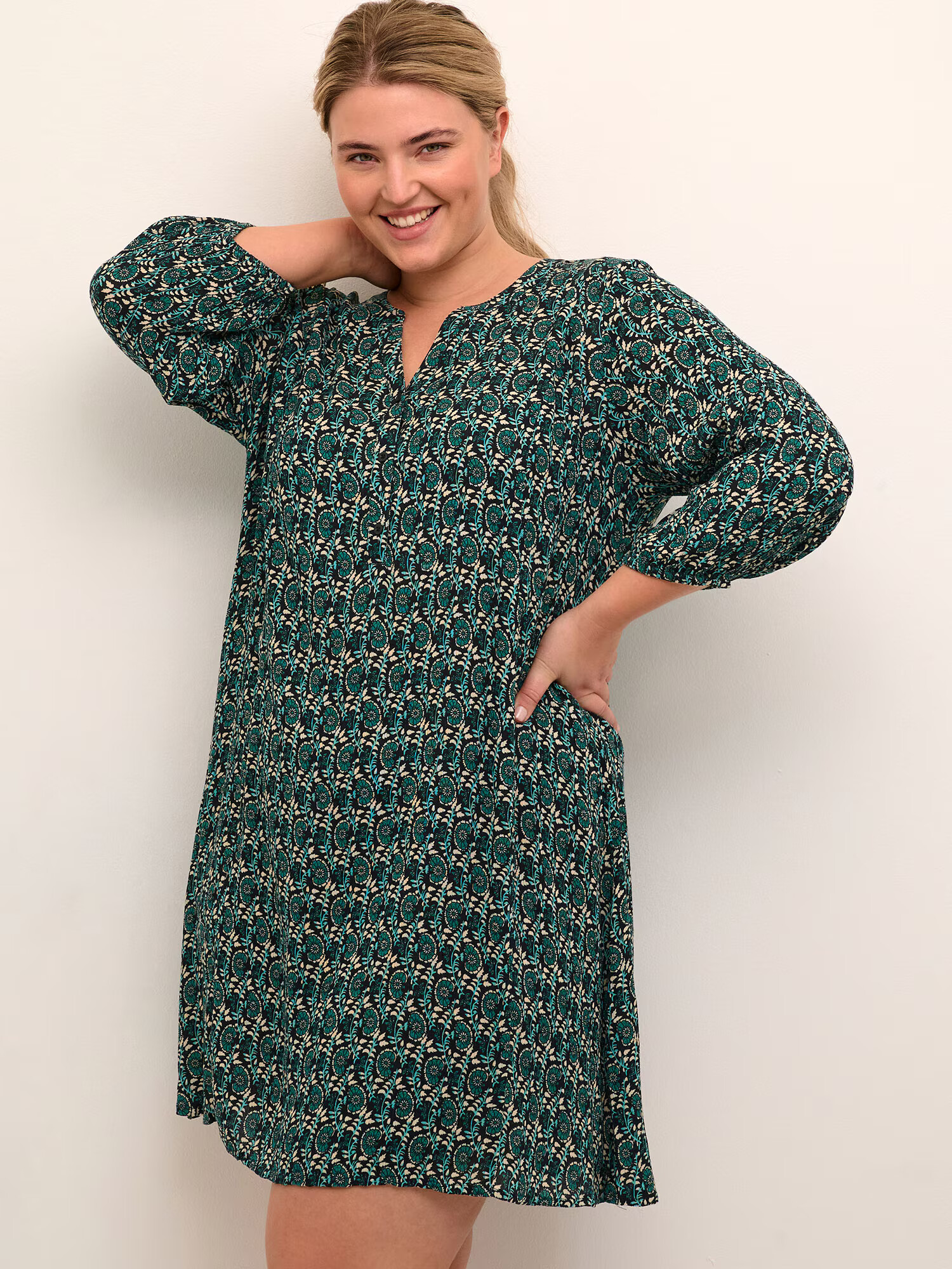 KAFFE CURVE Rochie 'Kerry' bej / verde / verde jad / negru - Pled.ro