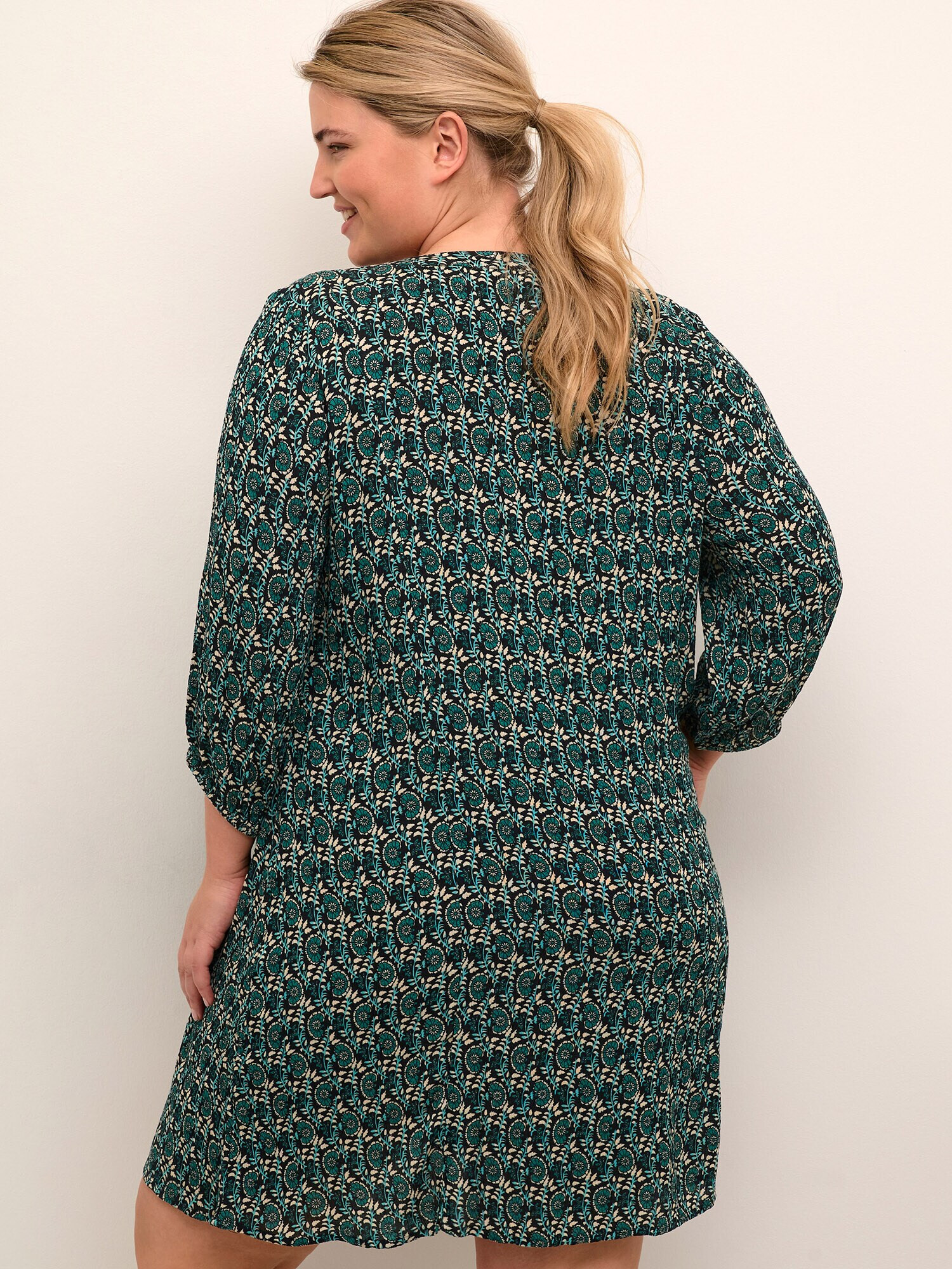 KAFFE CURVE Rochie 'Kerry' bej / verde / verde jad / negru - Pled.ro