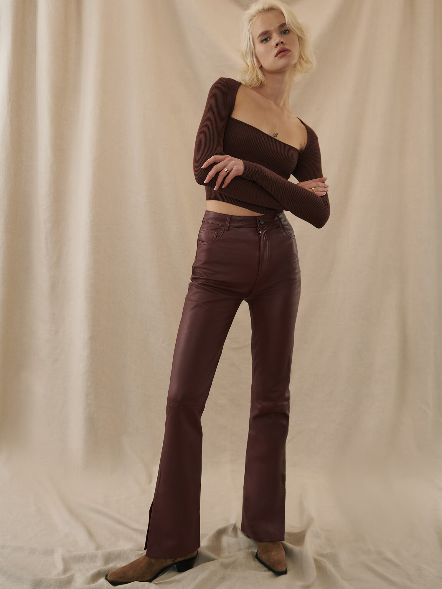 Kendall for ABOUT YOU Pantaloni 'Dita' maro închis - Pled.ro