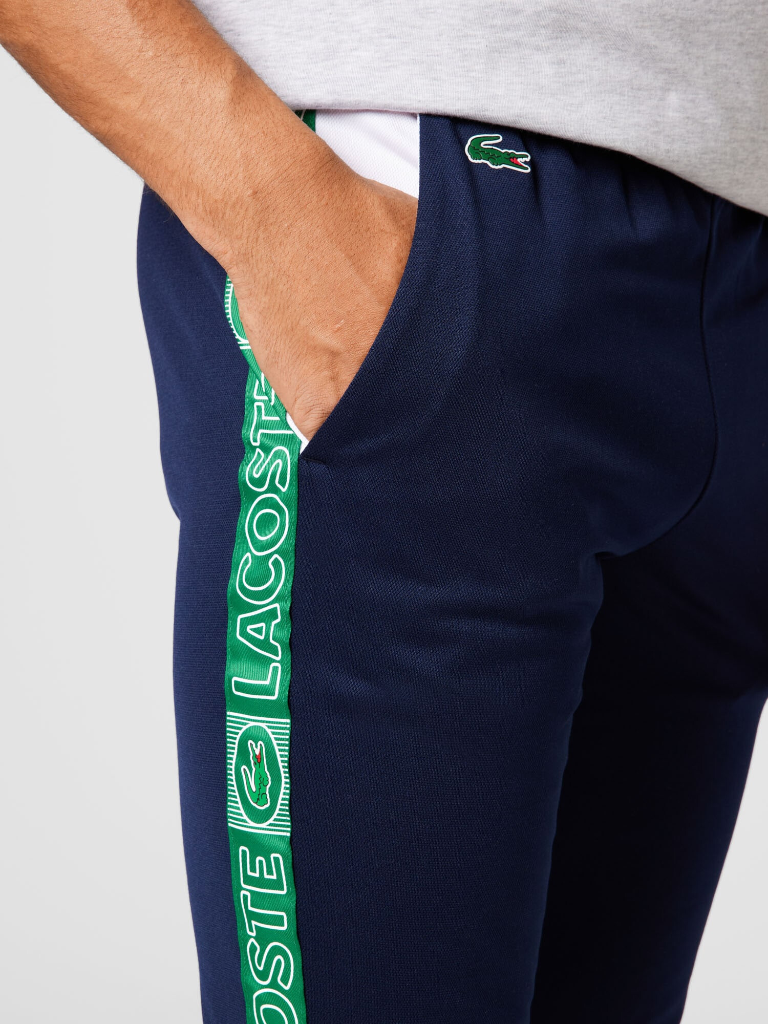 Lacoste Sport Pantaloni sport albastru noapte / verde iarbă / roșu / alb - Pled.ro