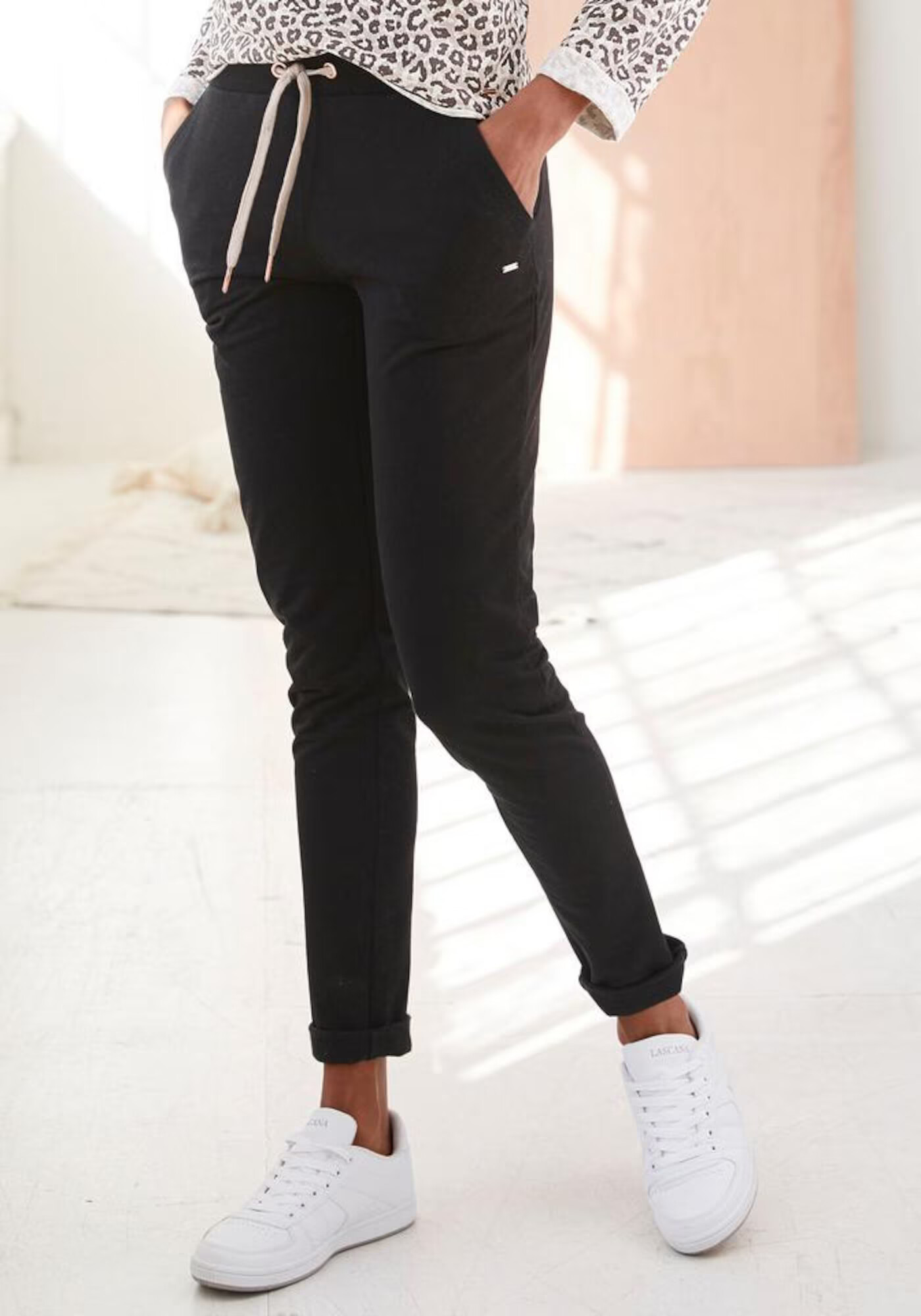 LASCANA Pantaloni negru - Pled.ro