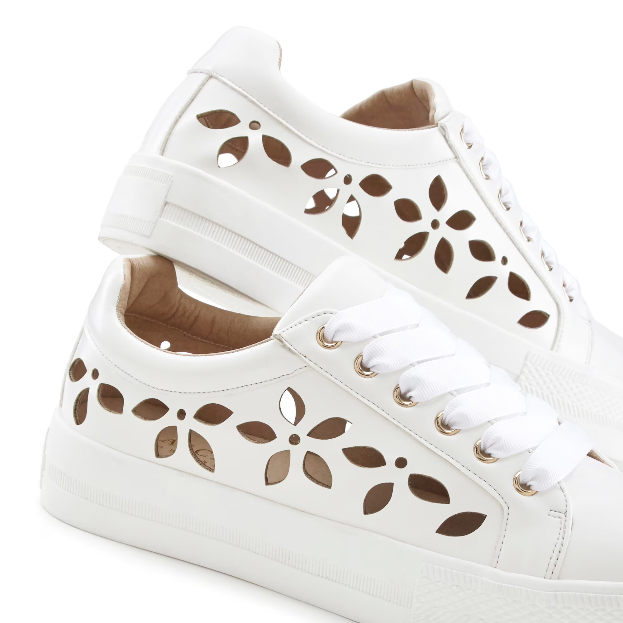 LASCANA Sneaker low alb - Pled.ro