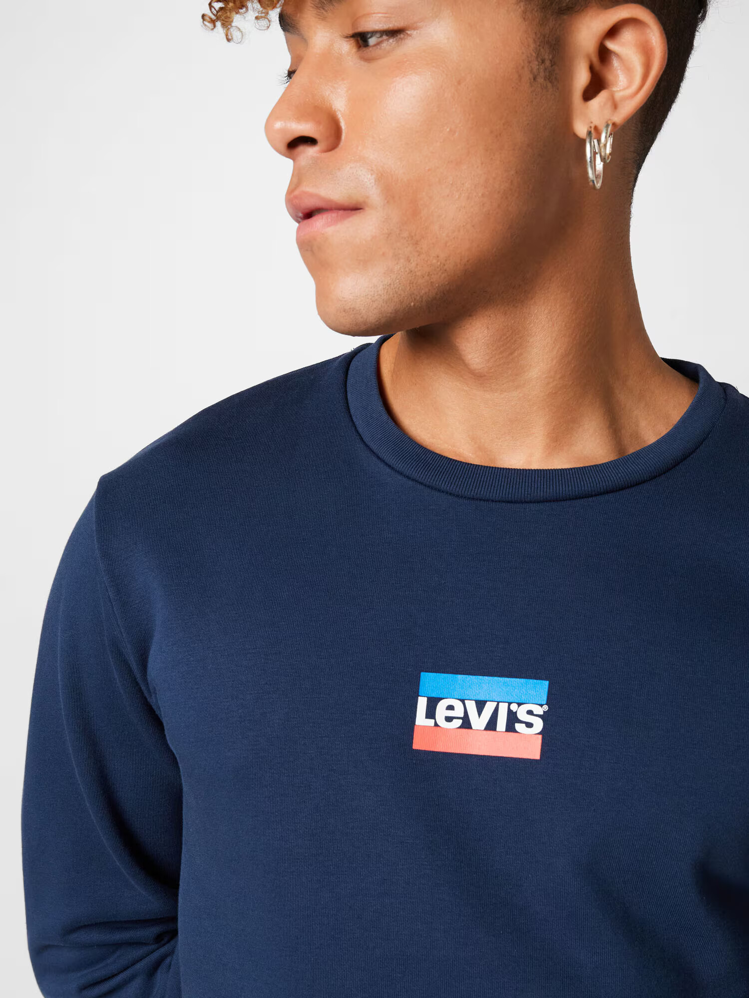 LEVI'S Bluză de molton 'STANDARD GRAPHIC CREW MULTI-COLOR' azur / albastru închis / roșu deschis / alb - Pled.ro