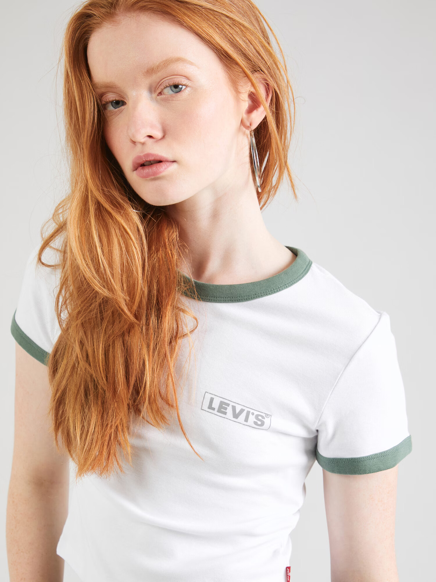 LEVI'S ® Tricou 'GRAPHIC RINGER MINI TEE' gri deschis / verde măr / alb - Pled.ro