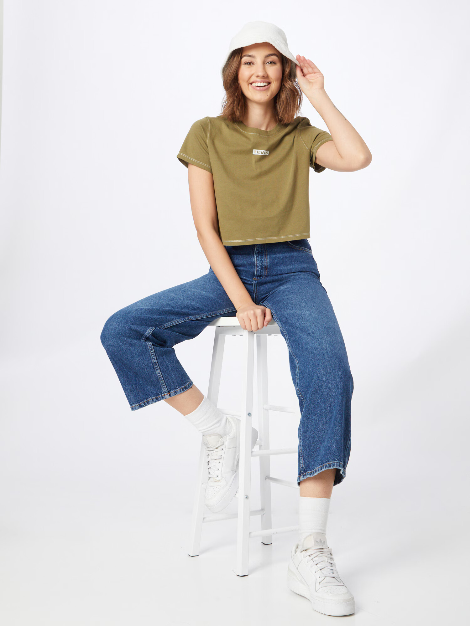 LEVI'S ® Tricou 'GR CROPPED JORDIE TEE GREENS' verde stuf / alb - Pled.ro