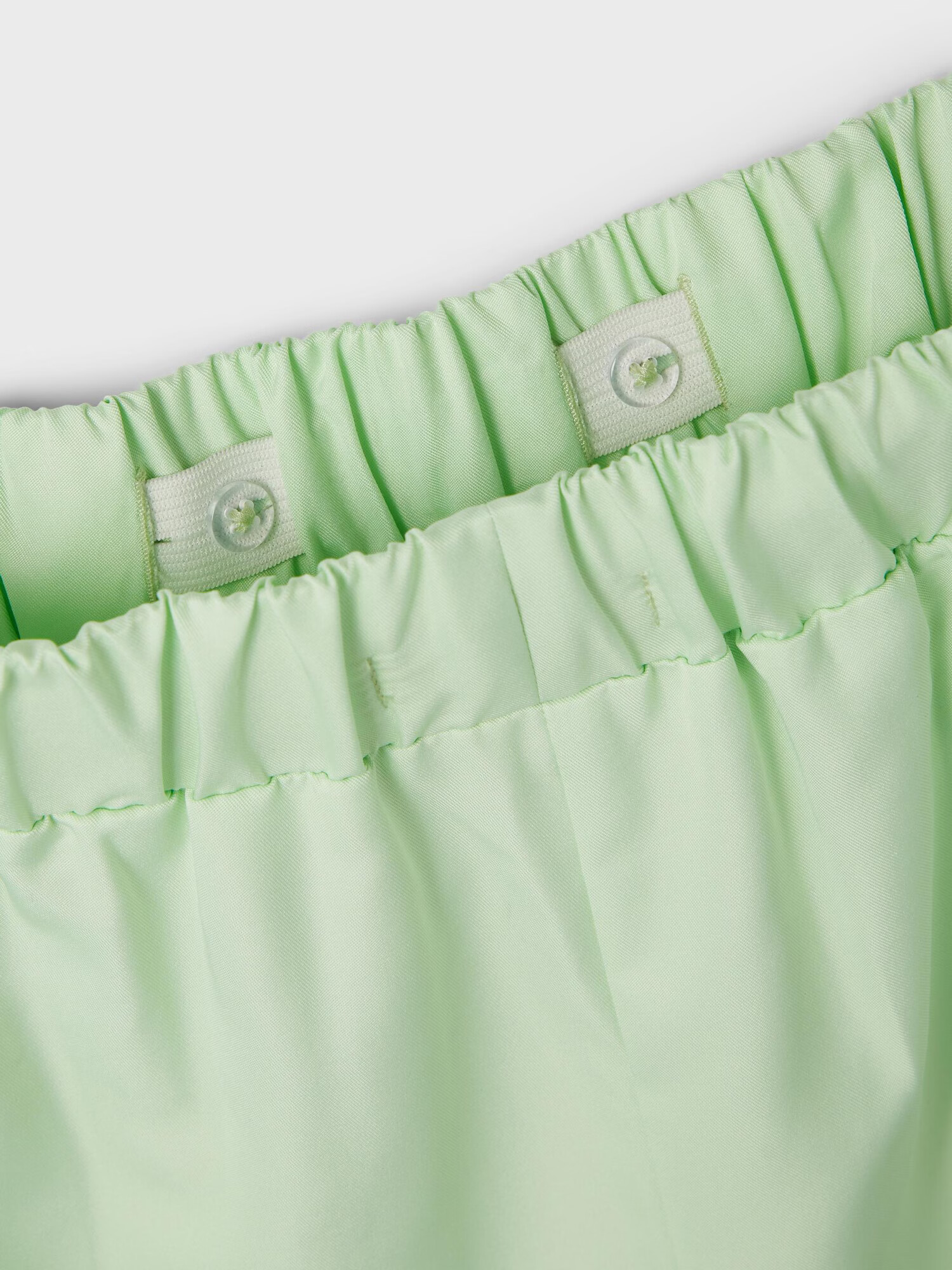 LMTD Pantaloni 'Him' verde pastel - Pled.ro