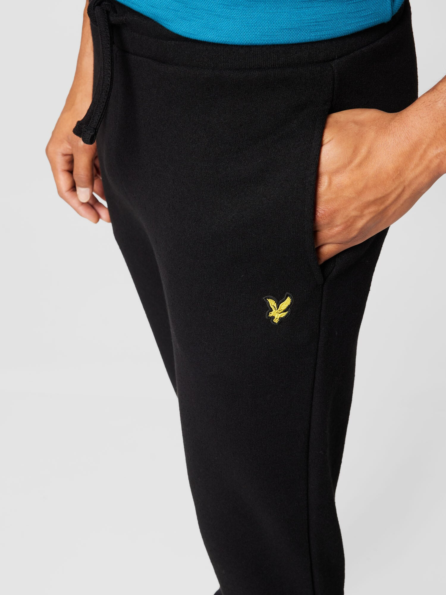 Lyle & Scott Pantaloni bleumarin / galben închis - Pled.ro