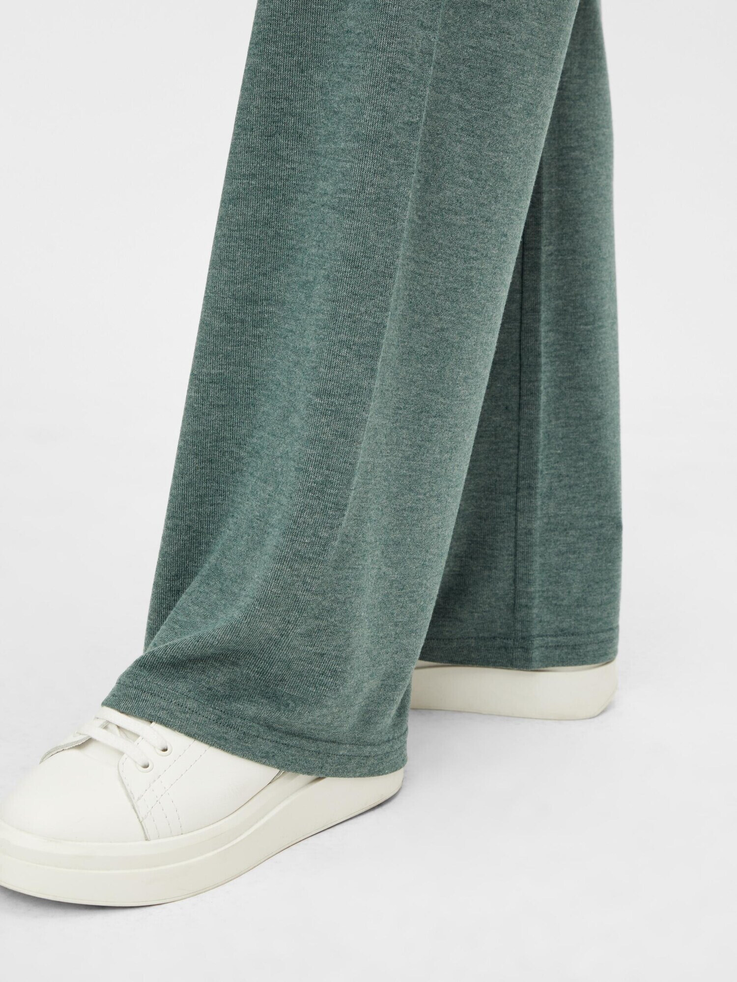 MAMALICIOUS Pantaloni 'Carine' verde amestecat - Pled.ro