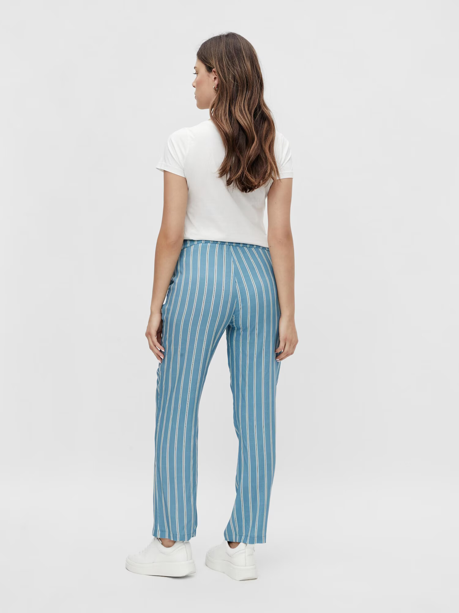 MAMALICIOUS Pantaloni 'Mercy' albastru fumuriu / alb - Pled.ro