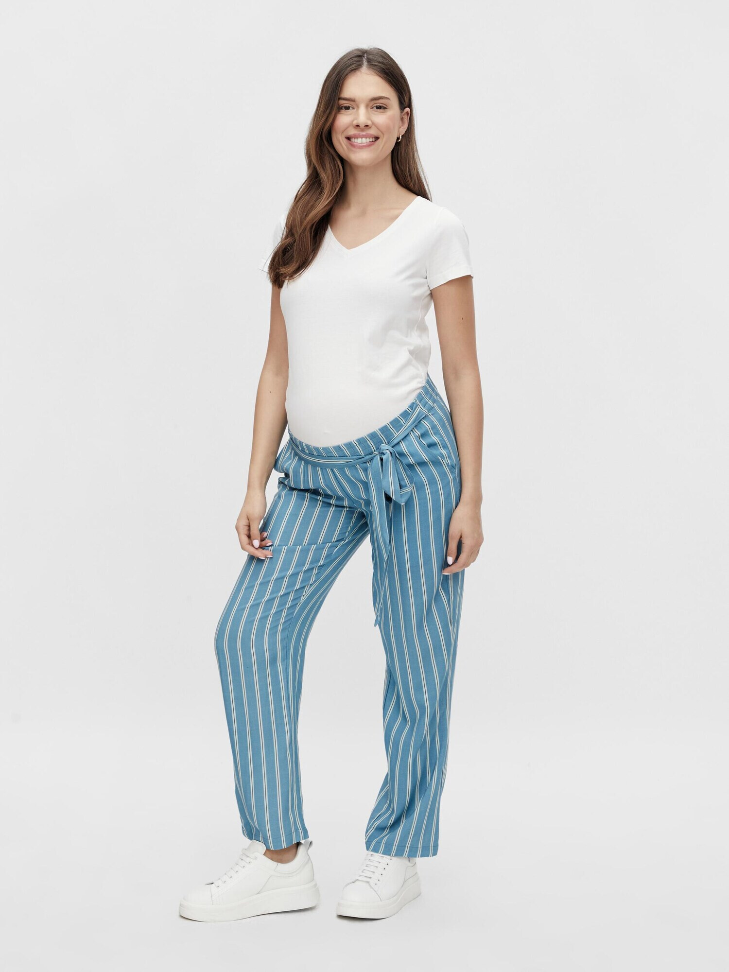 MAMALICIOUS Pantaloni 'Mercy' albastru fumuriu / alb - Pled.ro