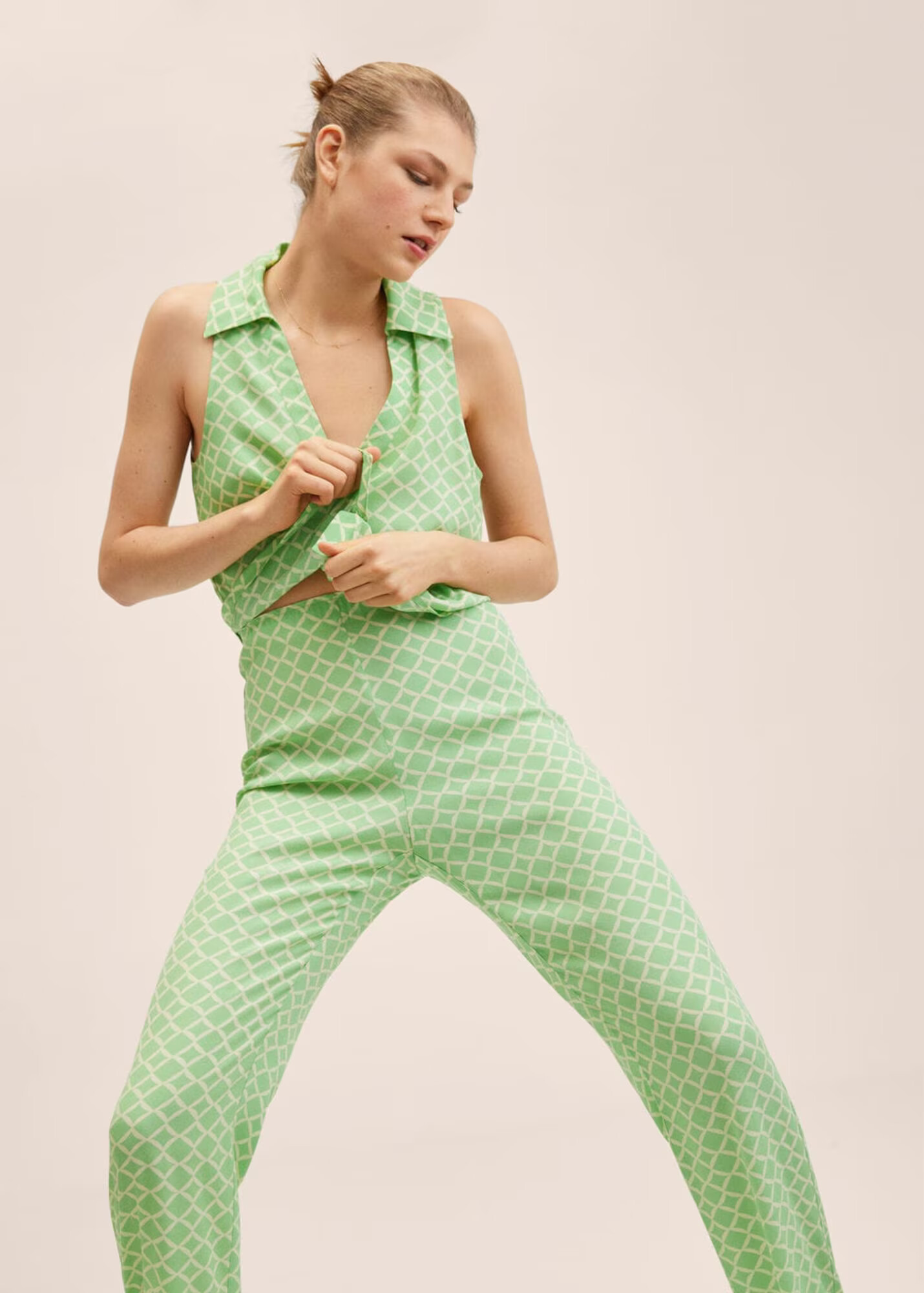 MANGO Pantaloni bej / verde pastel - Pled.ro