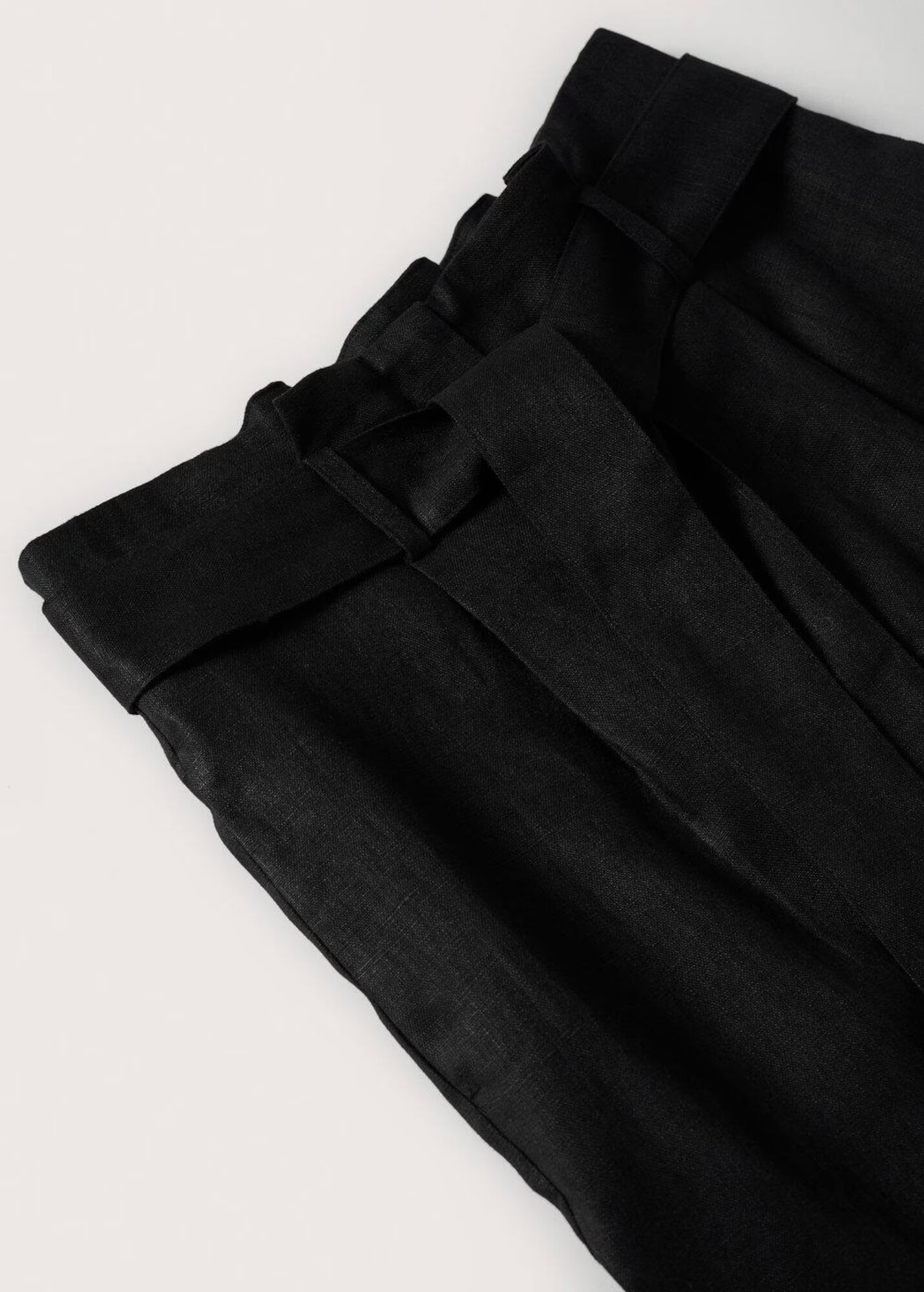 MANGO Pantaloni cutați 'Ampabelt' negru - Pled.ro