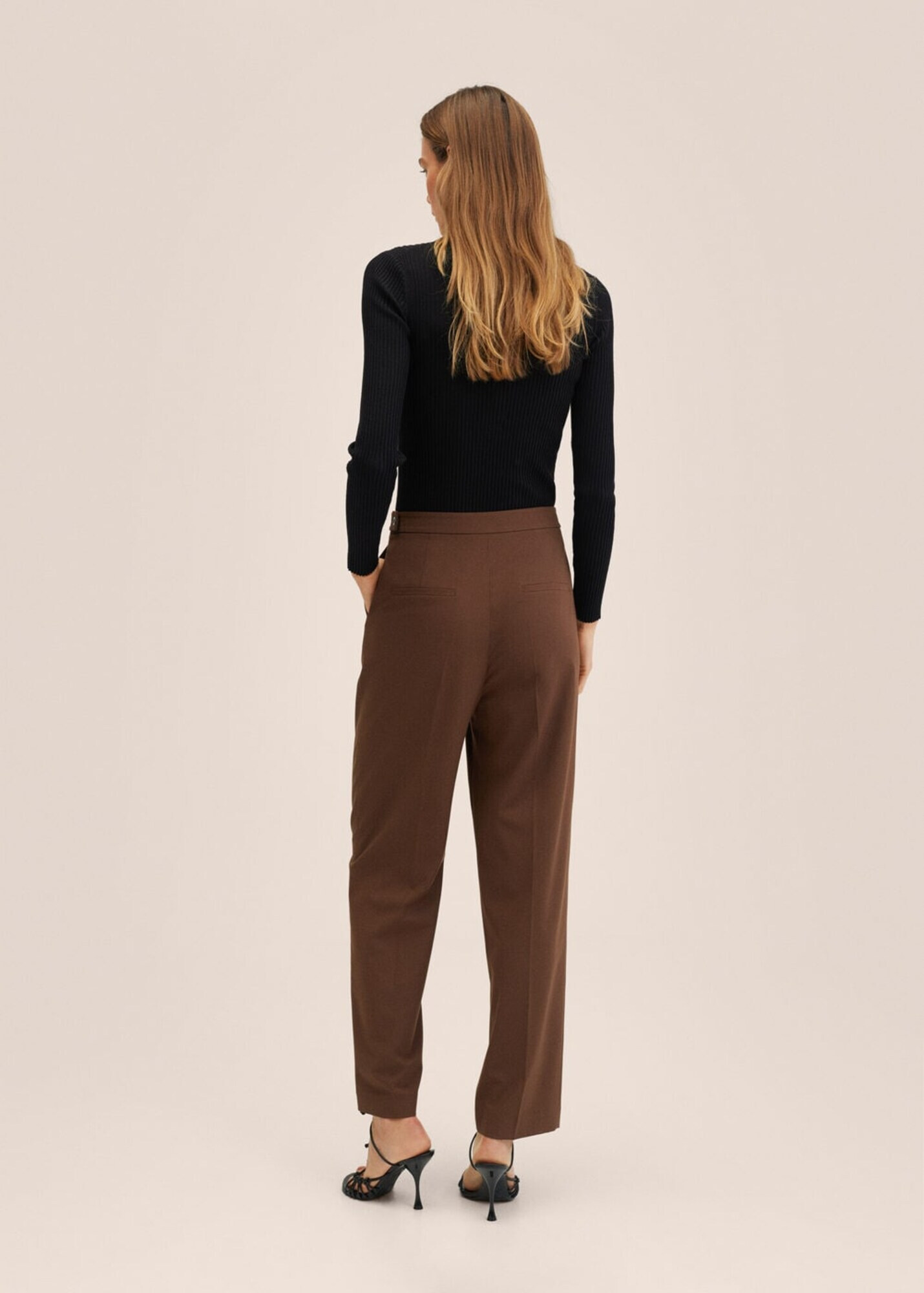 MANGO Pantaloni cutați 'Charlie' maro caramel - Pled.ro