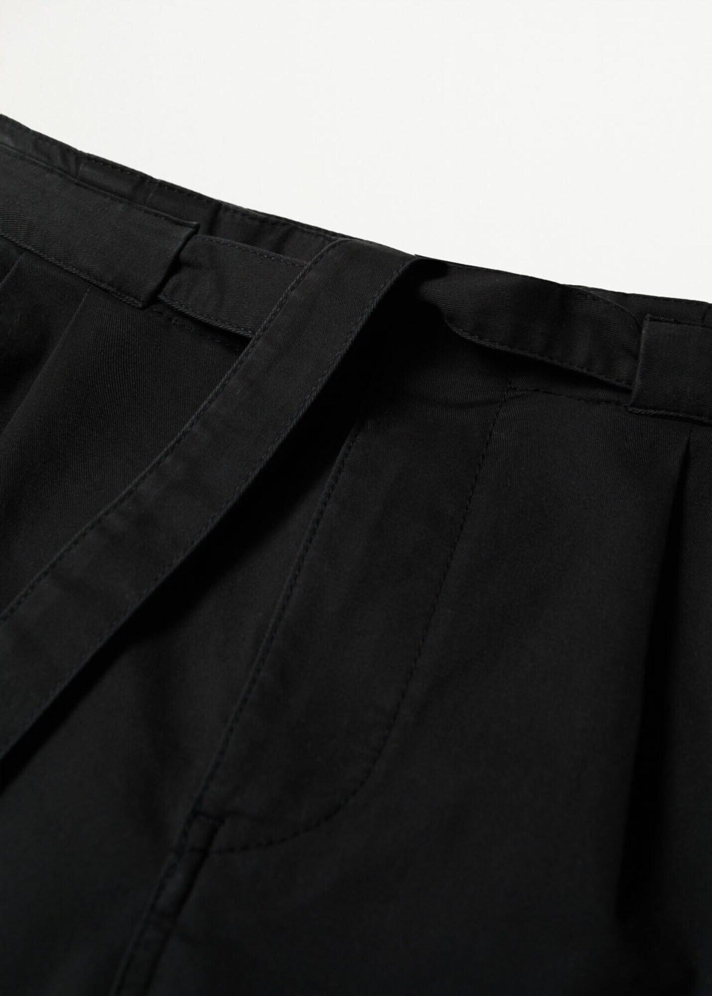 MANGO Pantaloni cutați negru - Pled.ro